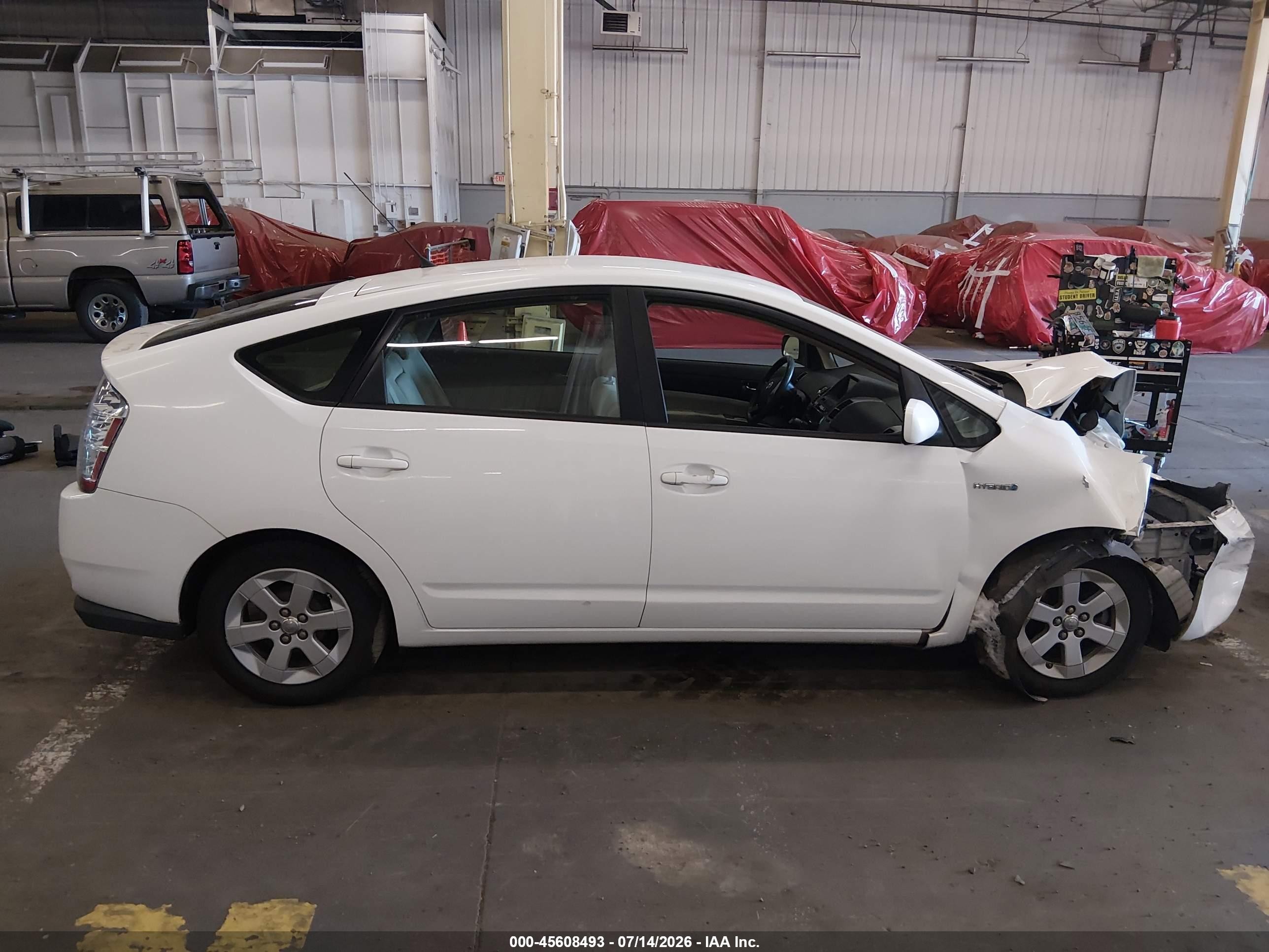 2006 Toyota Prius   White vin: JTDKB20UX63193850