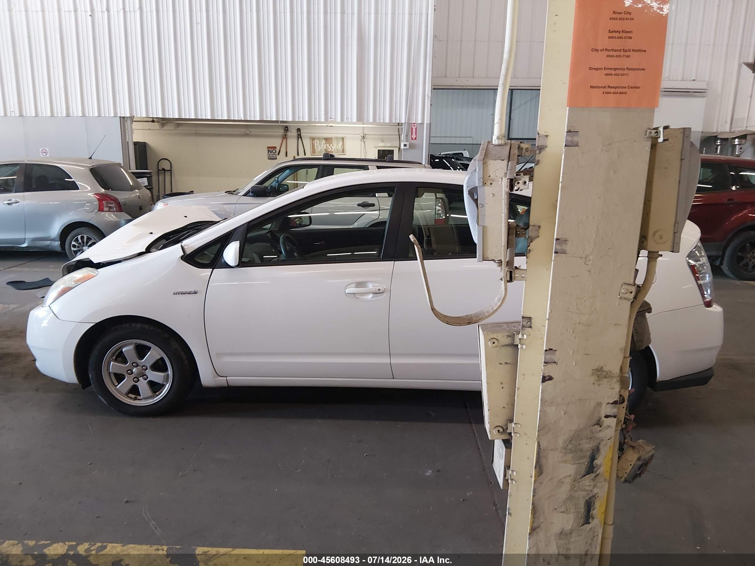 2006 Toyota Prius   White vin: JTDKB20UX63193850