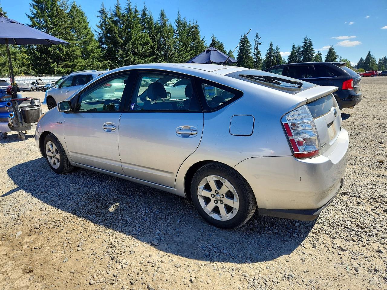 2006 Toyota Prius Base Серебряный vin: JTDKB20UX67060076