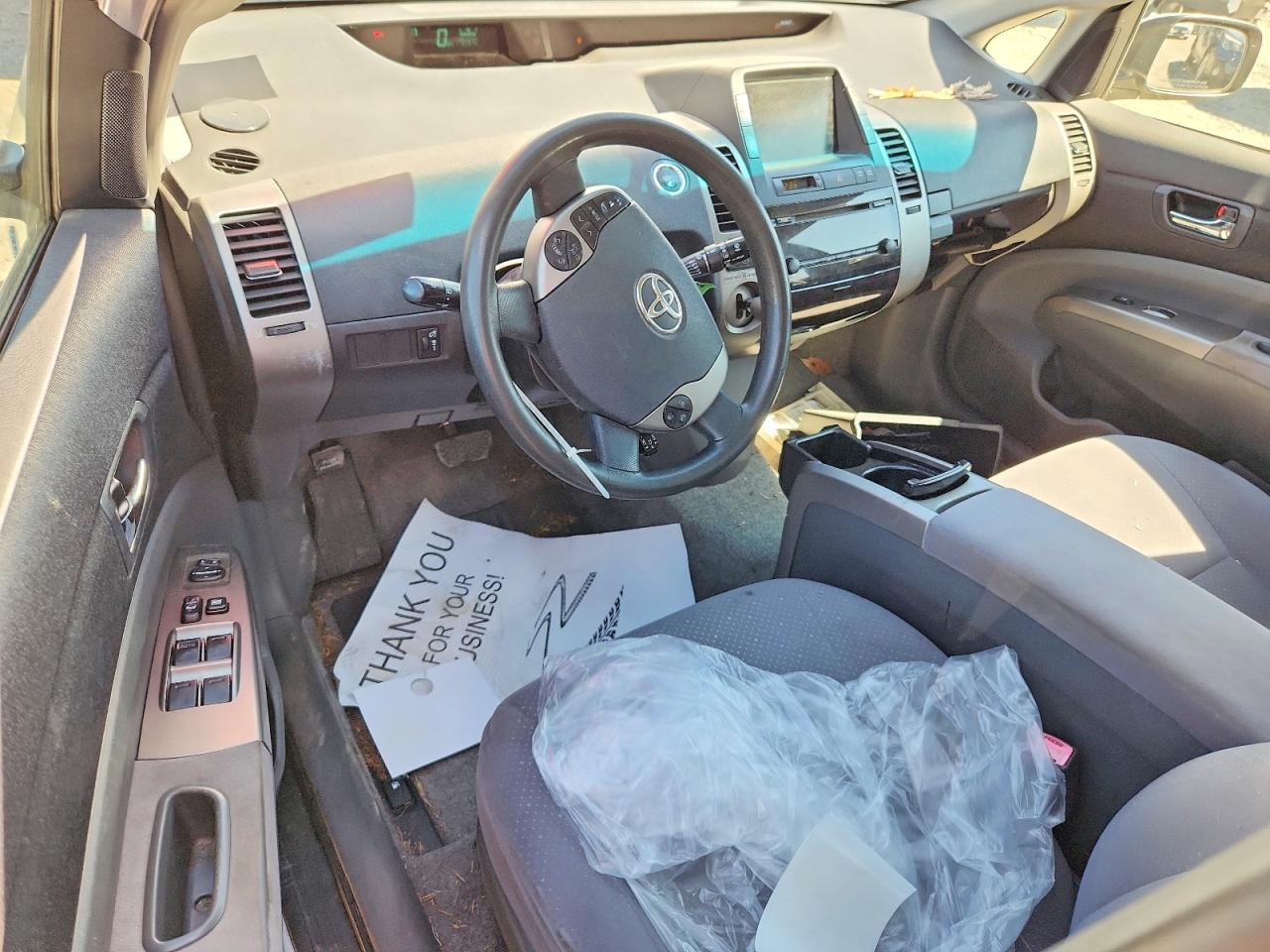 2006 Toyota Prius Base Серебряный vin: JTDKB20UX67060076