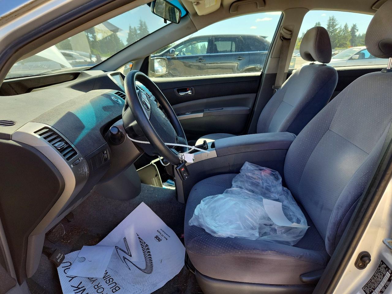 2006 Toyota Prius Base Серебряный vin: JTDKB20UX67060076