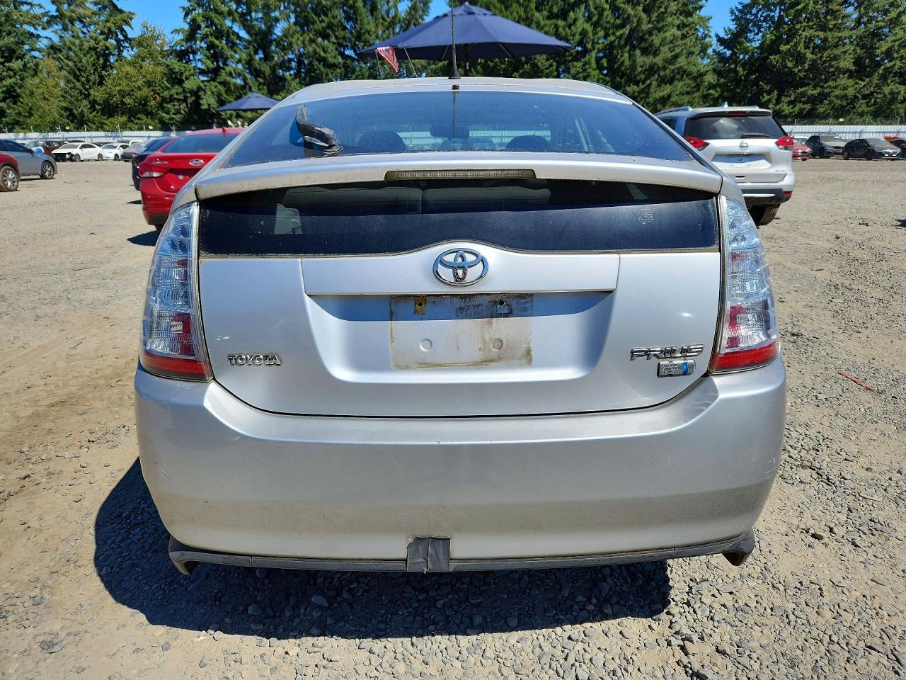 2006 Toyota Prius Base Серебряный vin: JTDKB20UX67060076
