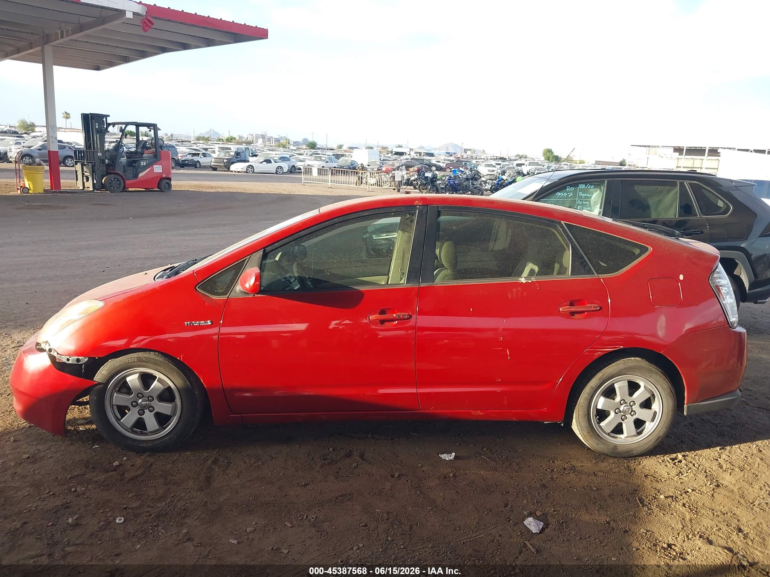 2006 Toyota Prius   Red vin: JTDKB20UX67078173