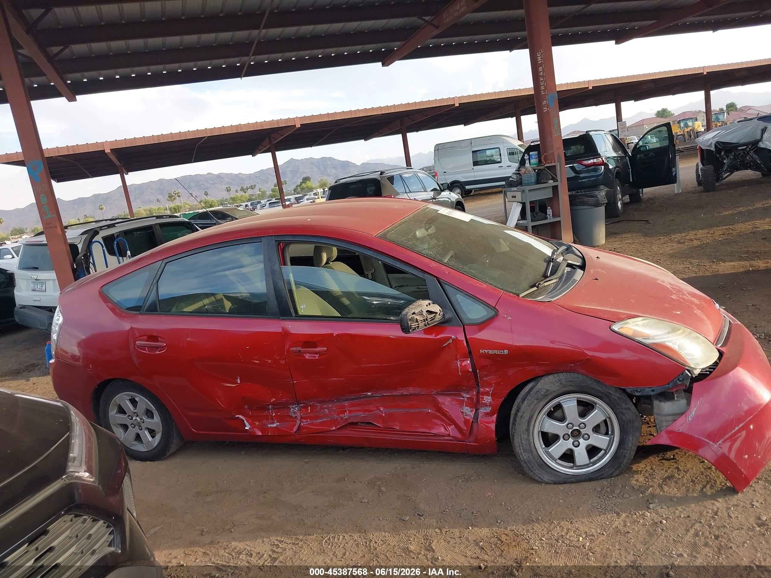 2006 Toyota Prius   Red vin: JTDKB20UX67078173