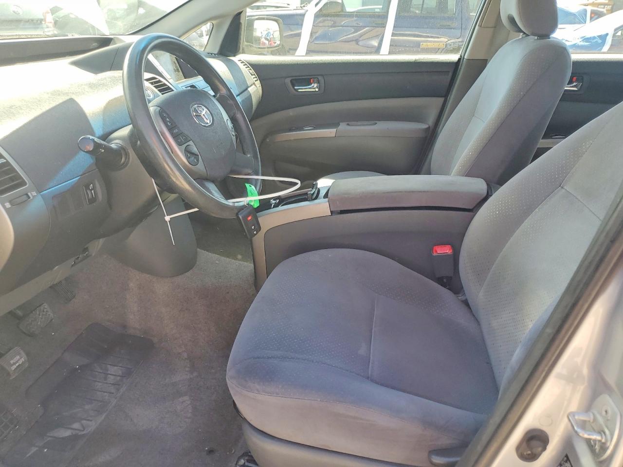 2006 Toyota Prius Base Silver vin: JTDKB20UX67082661