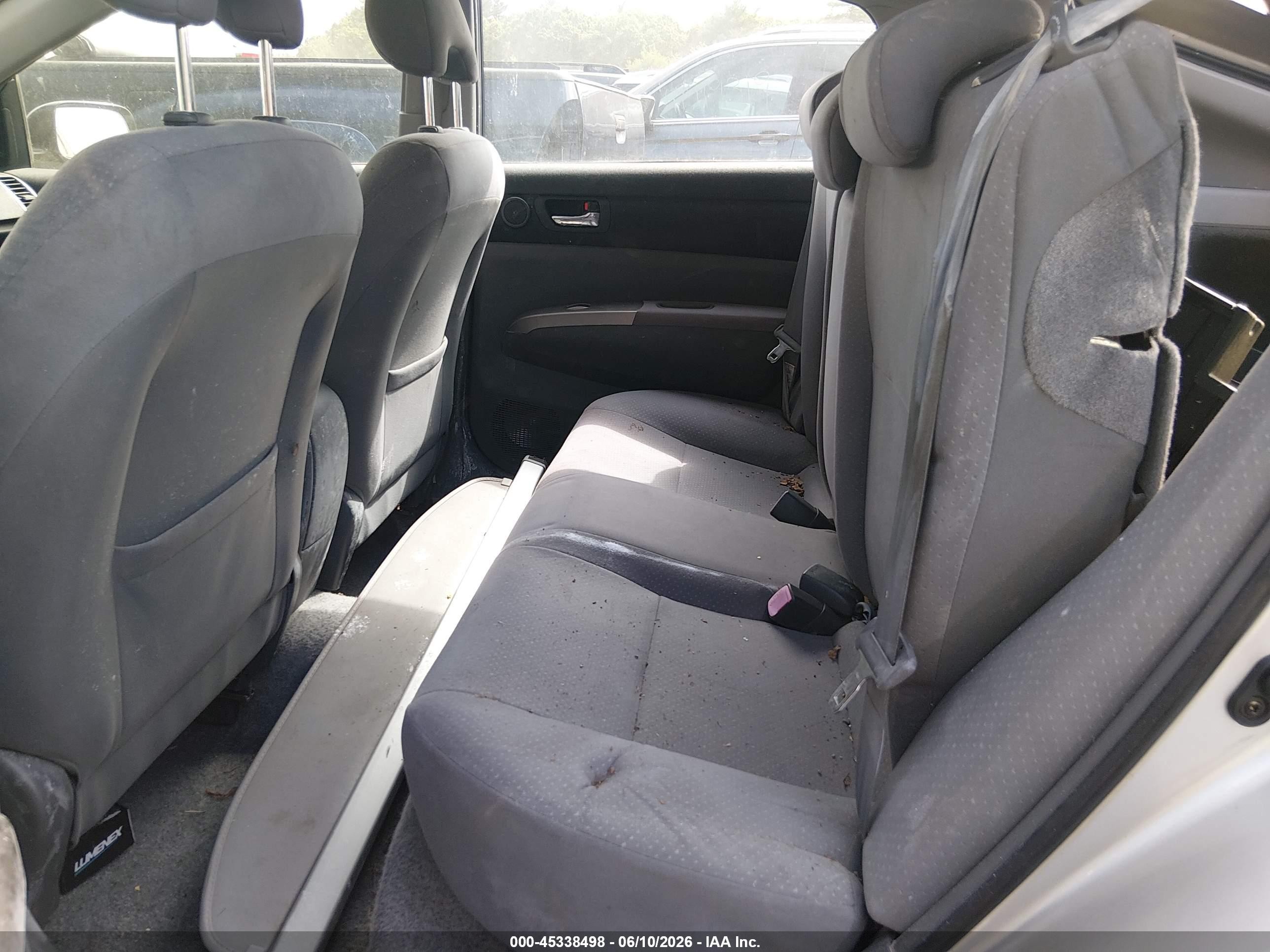 2006 Toyota Prius   Серебряный vin: JTDKB20UX67083261
