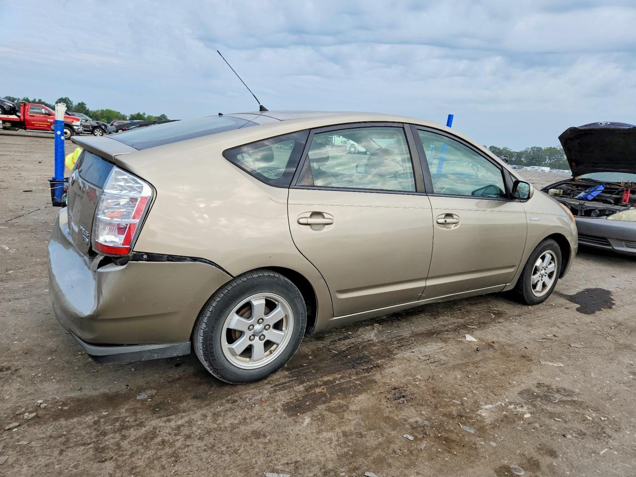 2006 Toyota Prius Base Beige vin: JTDKB20UX67540246