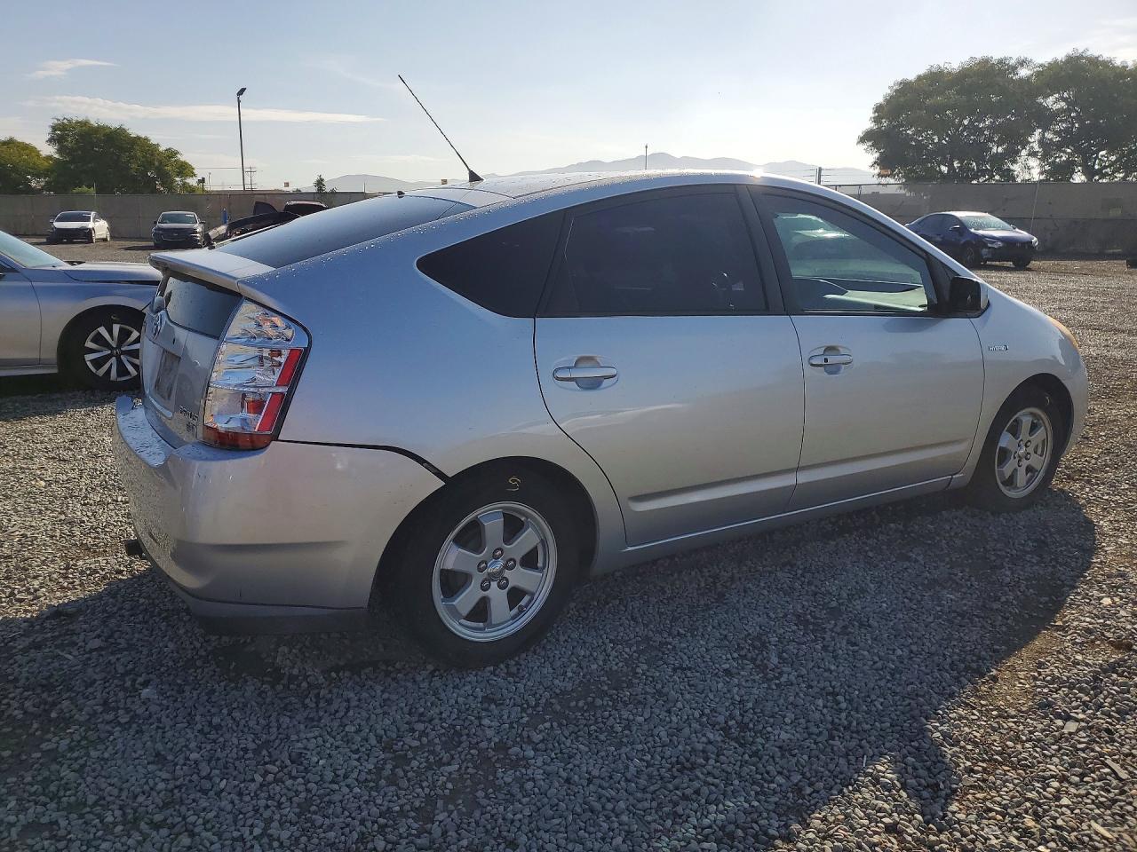 2007 Toyota Prius Base Silver vin: JTDKB20UX73247522