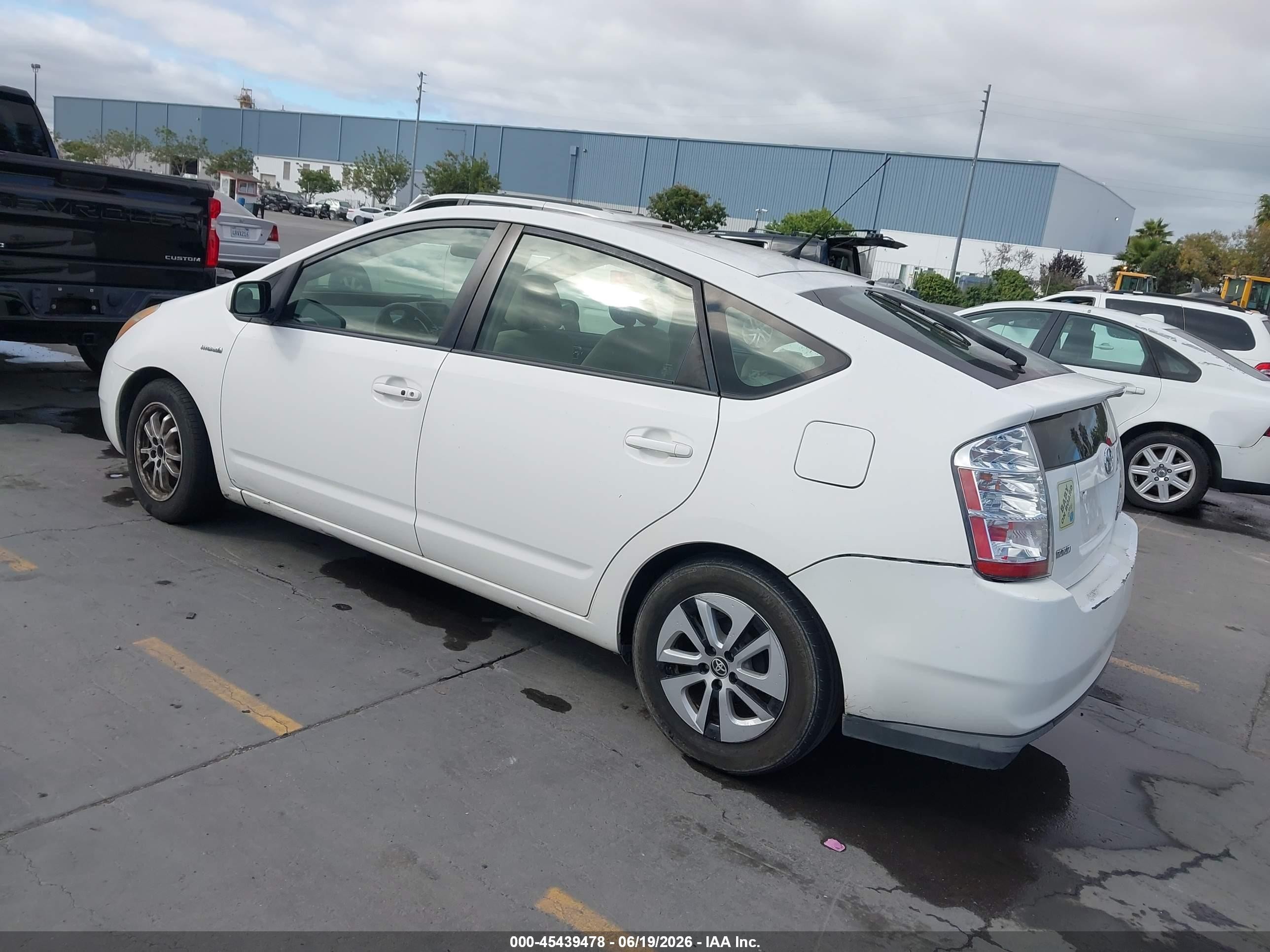 2007 Toyota Prius   White vin: JTDKB20UX73274008