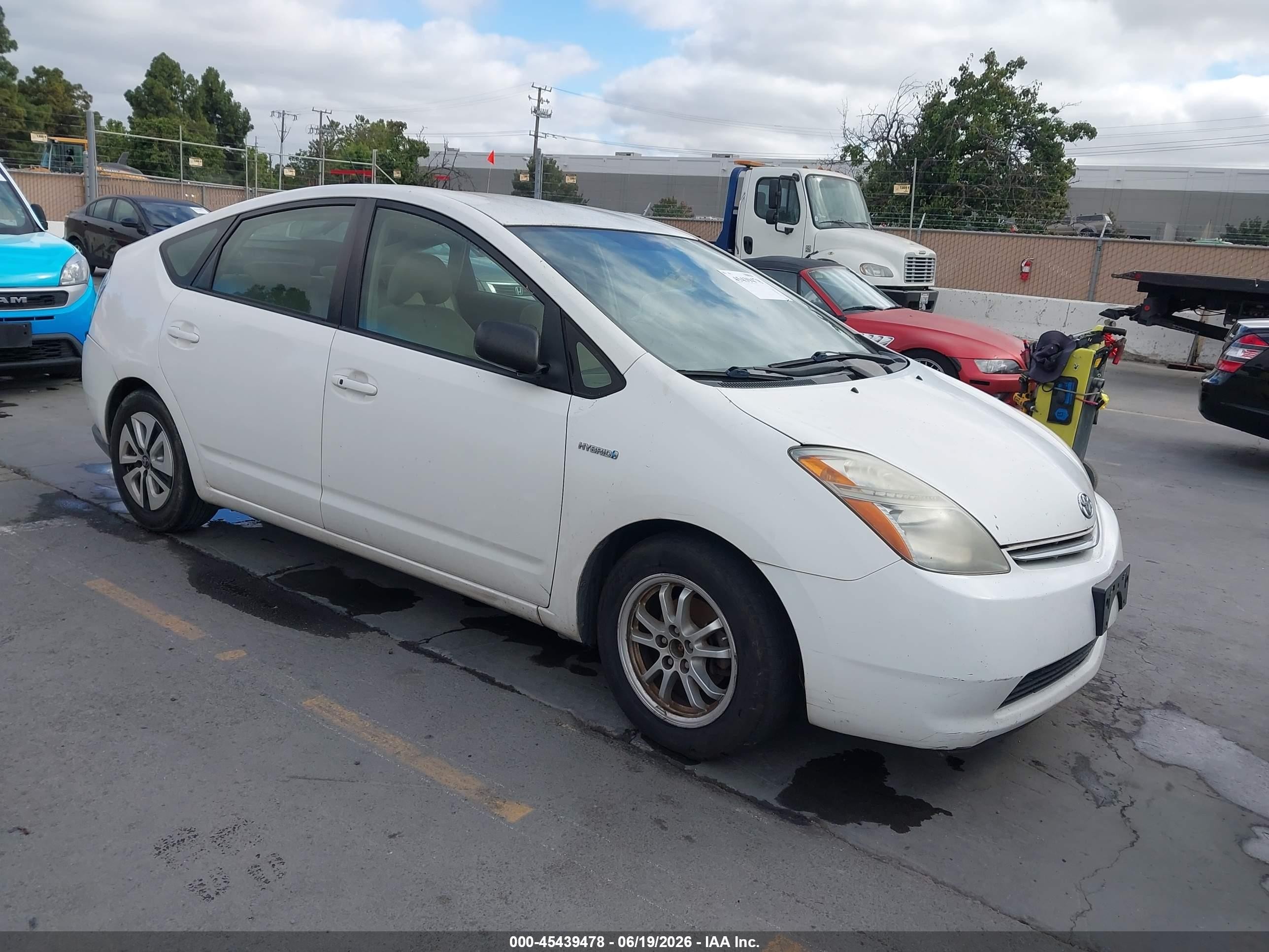 2007 Toyota Prius   White vin: JTDKB20UX73274008