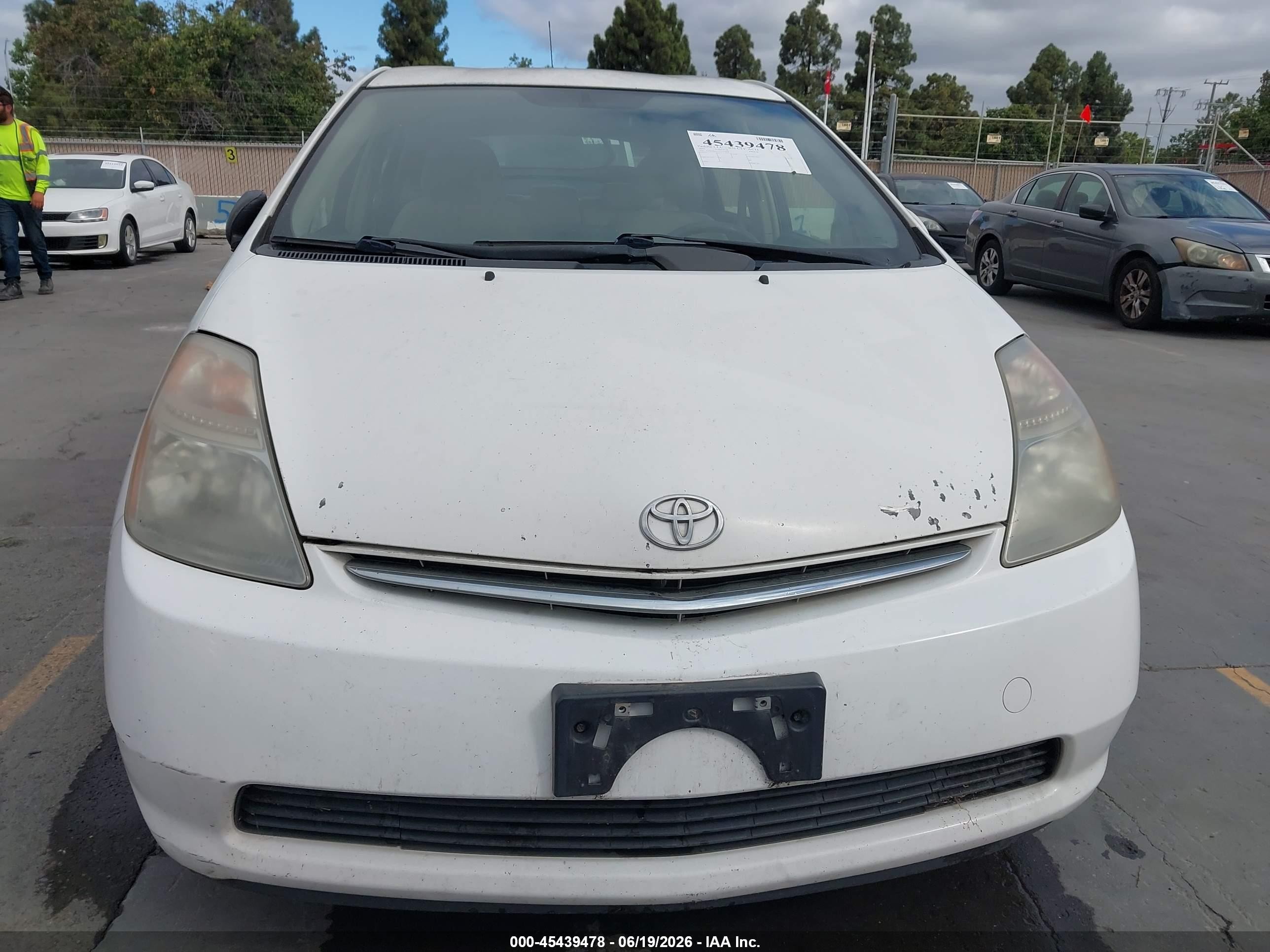 2007 Toyota Prius   White vin: JTDKB20UX73274008