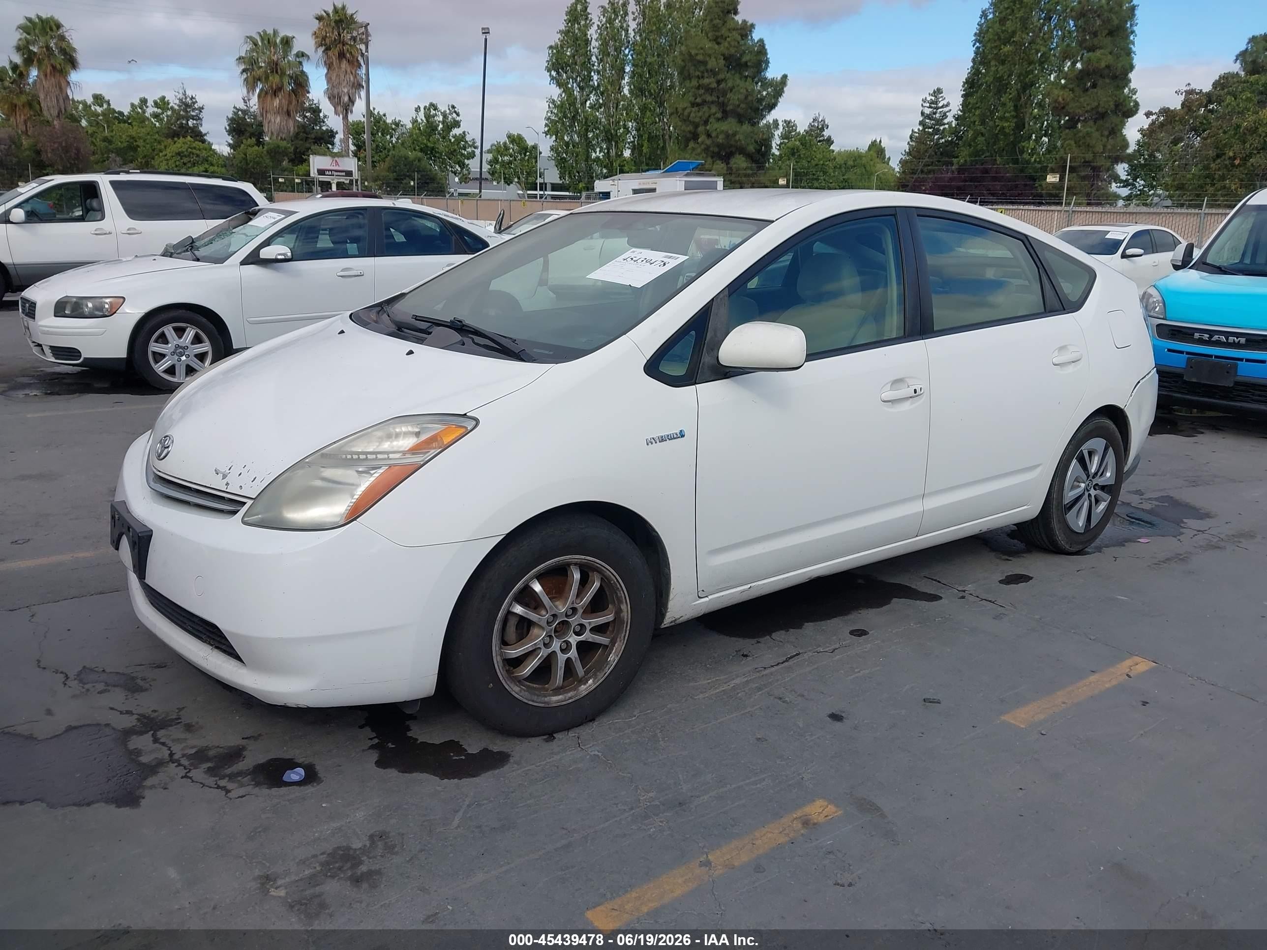 2007 Toyota Prius   White vin: JTDKB20UX73274008