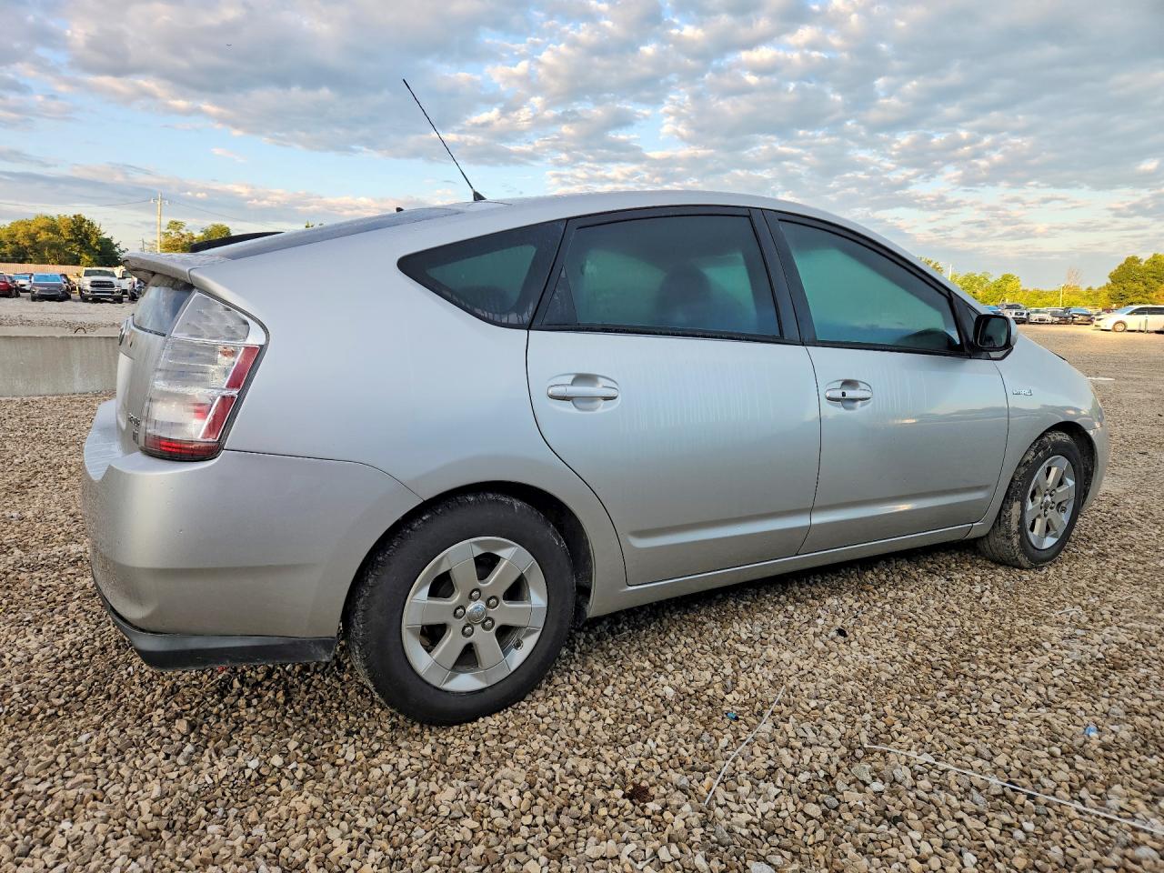 2007 Toyota Prius Base Silver vin: JTDKB20UX77090342