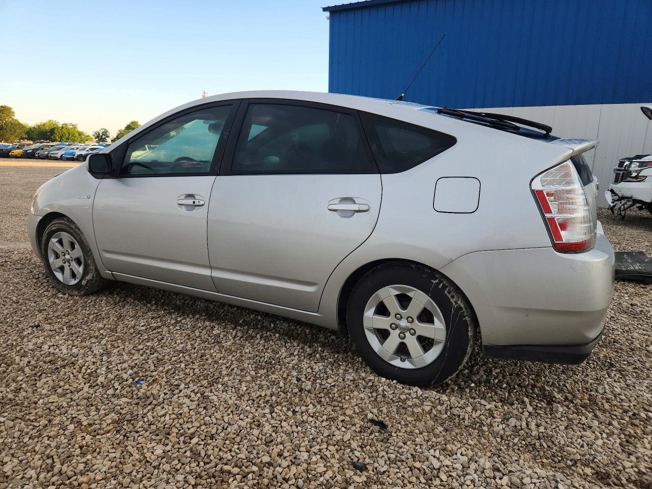 2007 Toyota Prius Base Silver vin: JTDKB20UX77090342