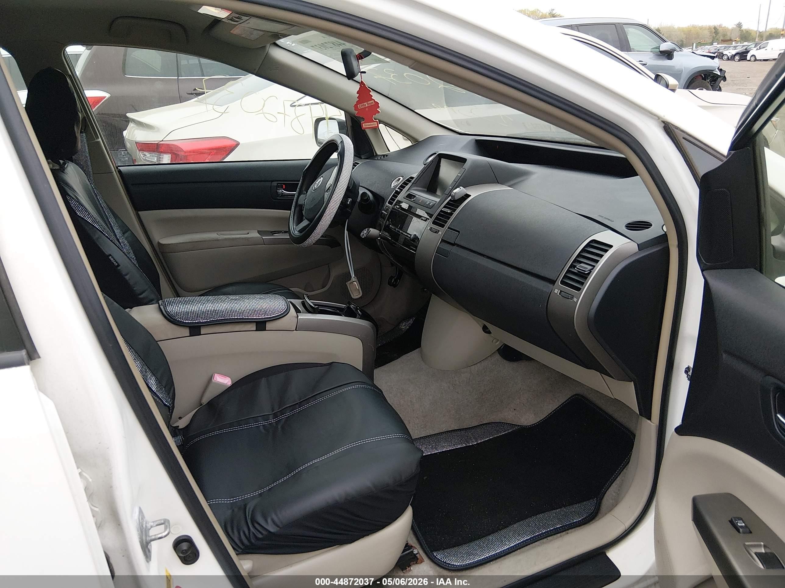 2007 Toyota Prius   White vin: JTDKB20UX77573961