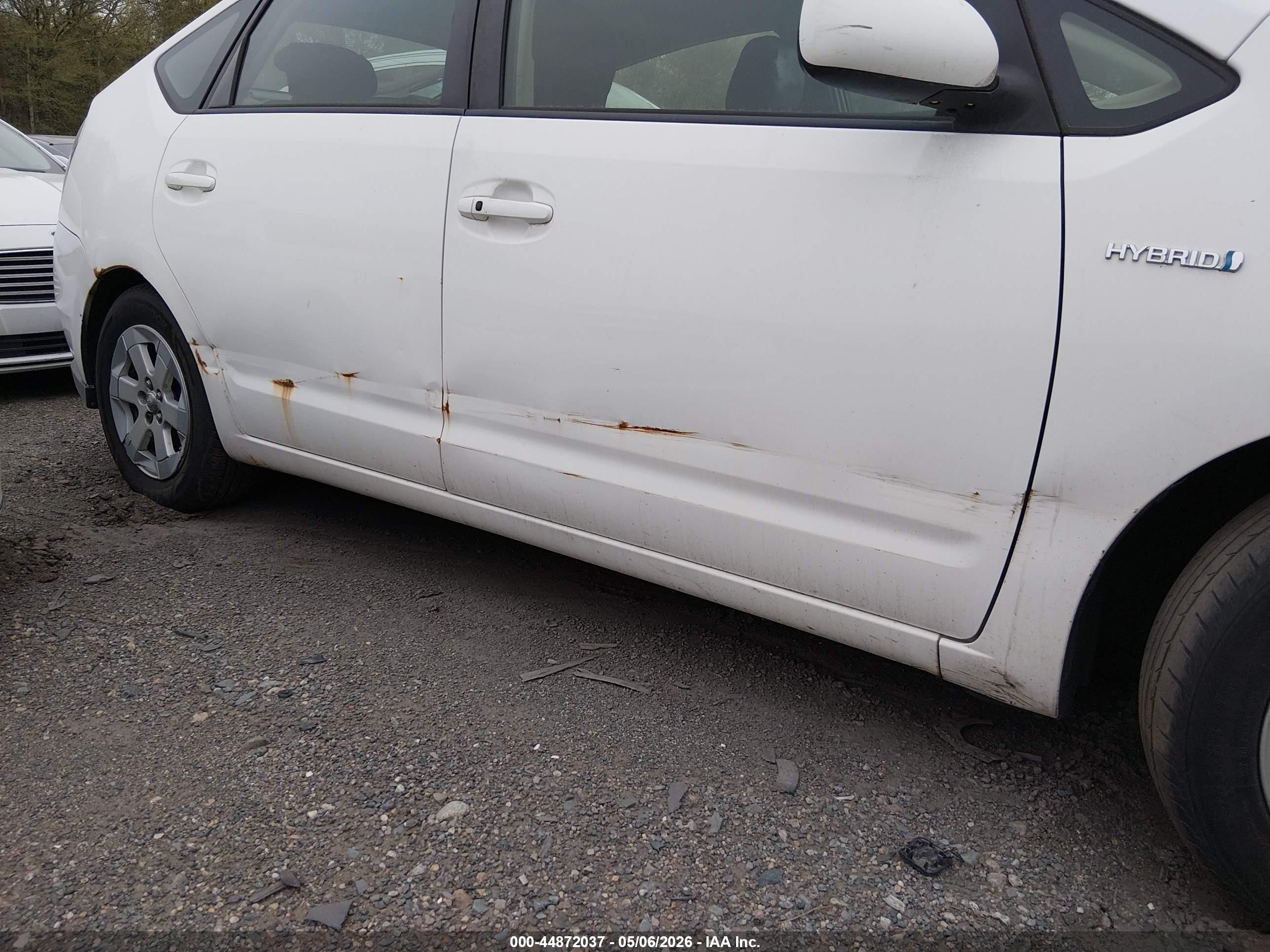 2007 Toyota Prius   White vin: JTDKB20UX77573961