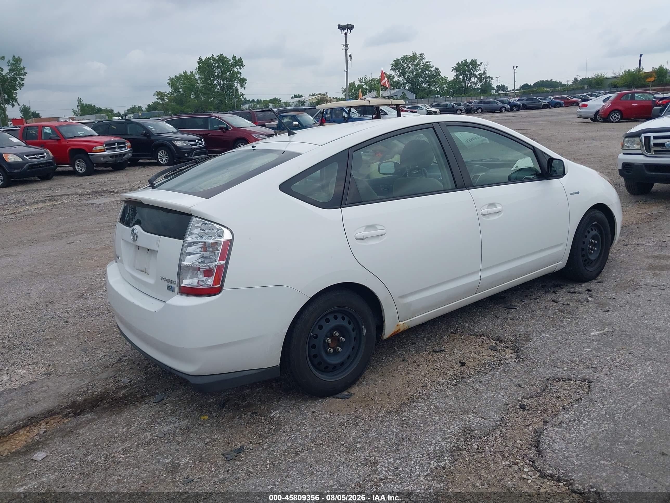 2007 Toyota Prius   White vin: JTDKB20UX77622124