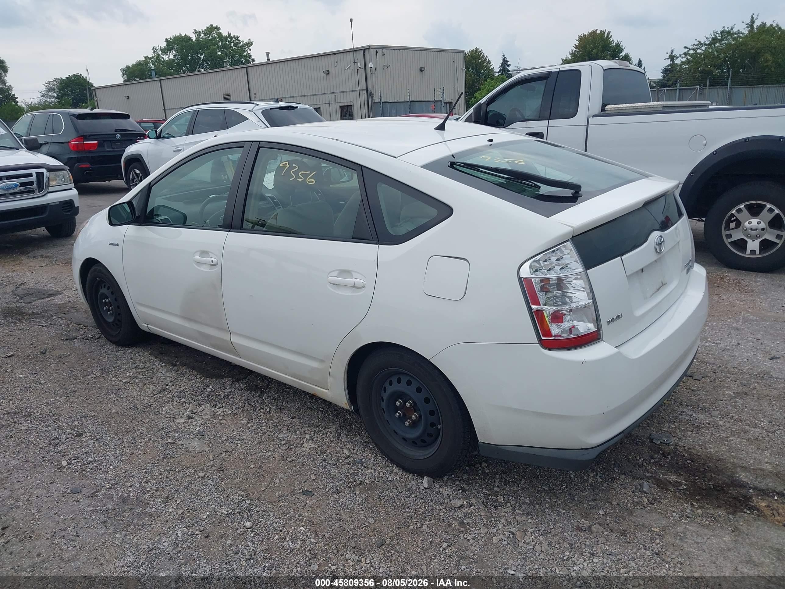 2007 Toyota Prius   White vin: JTDKB20UX77622124