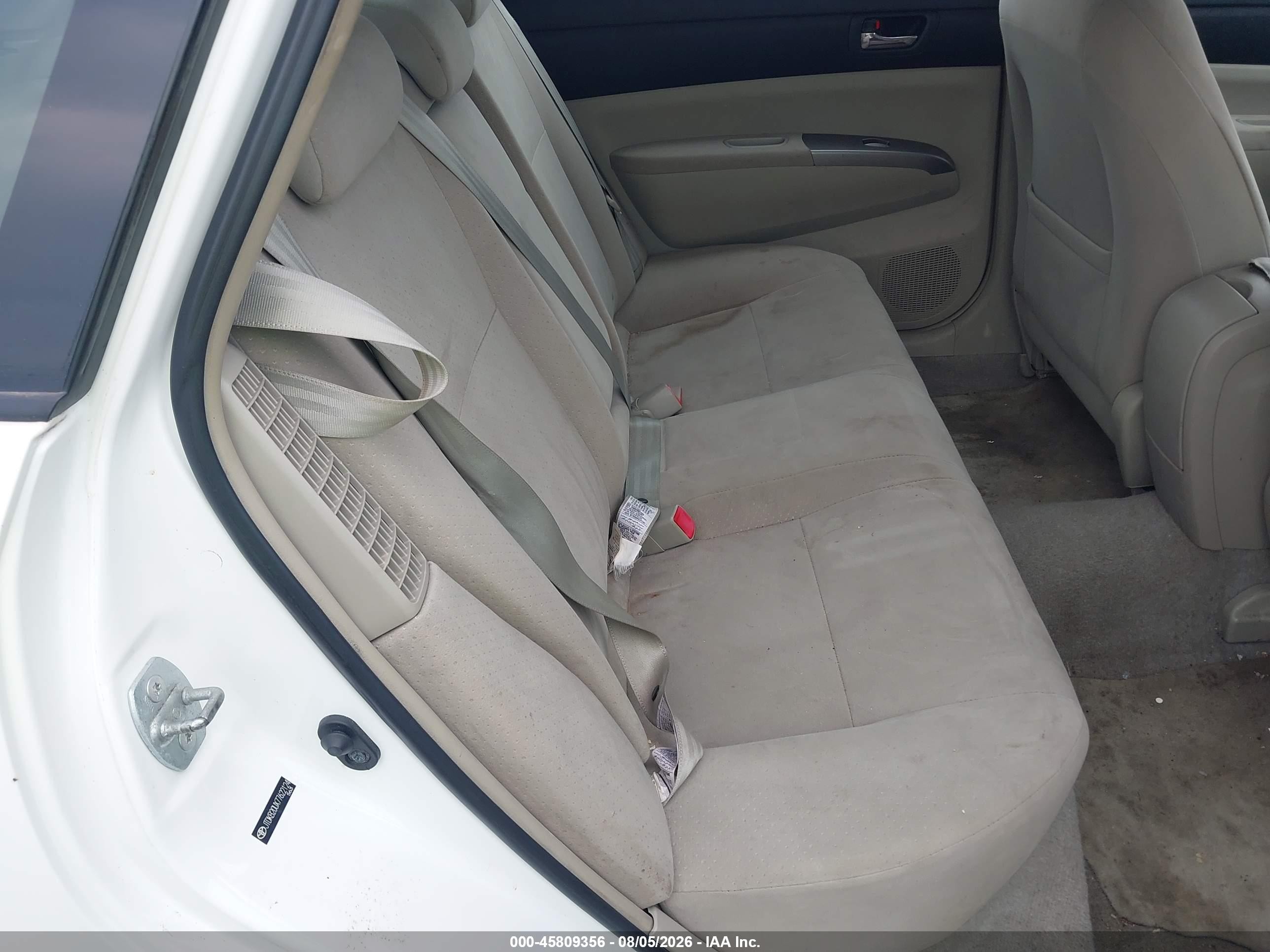 2007 Toyota Prius   White vin: JTDKB20UX77622124