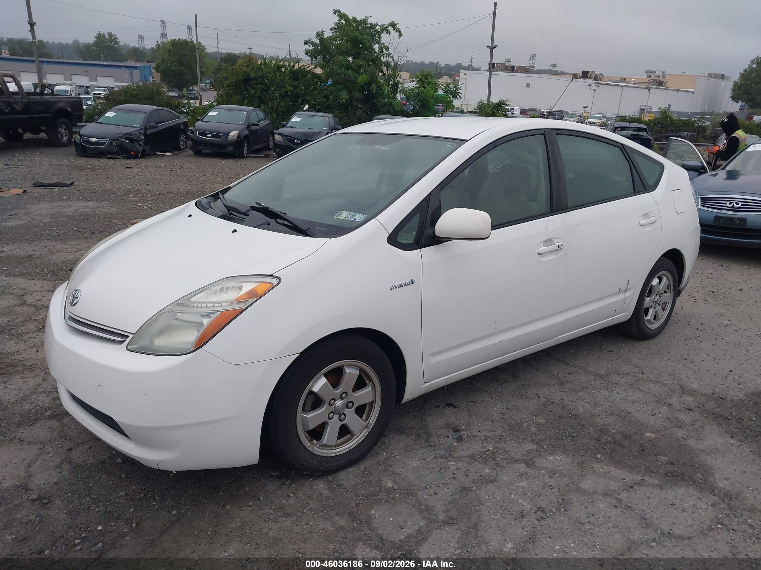 2007 Toyota Prius   White vin: JTDKB20UX77647752