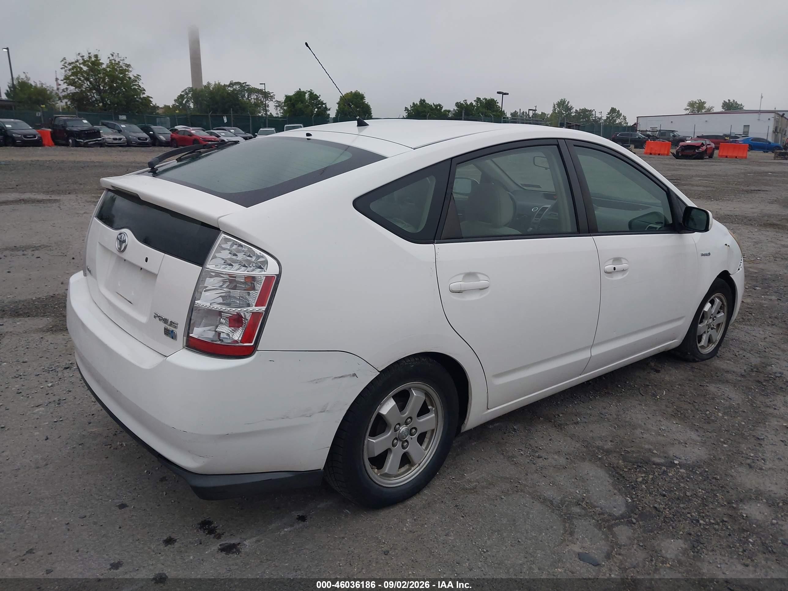 2007 Toyota Prius   White vin: JTDKB20UX77647752