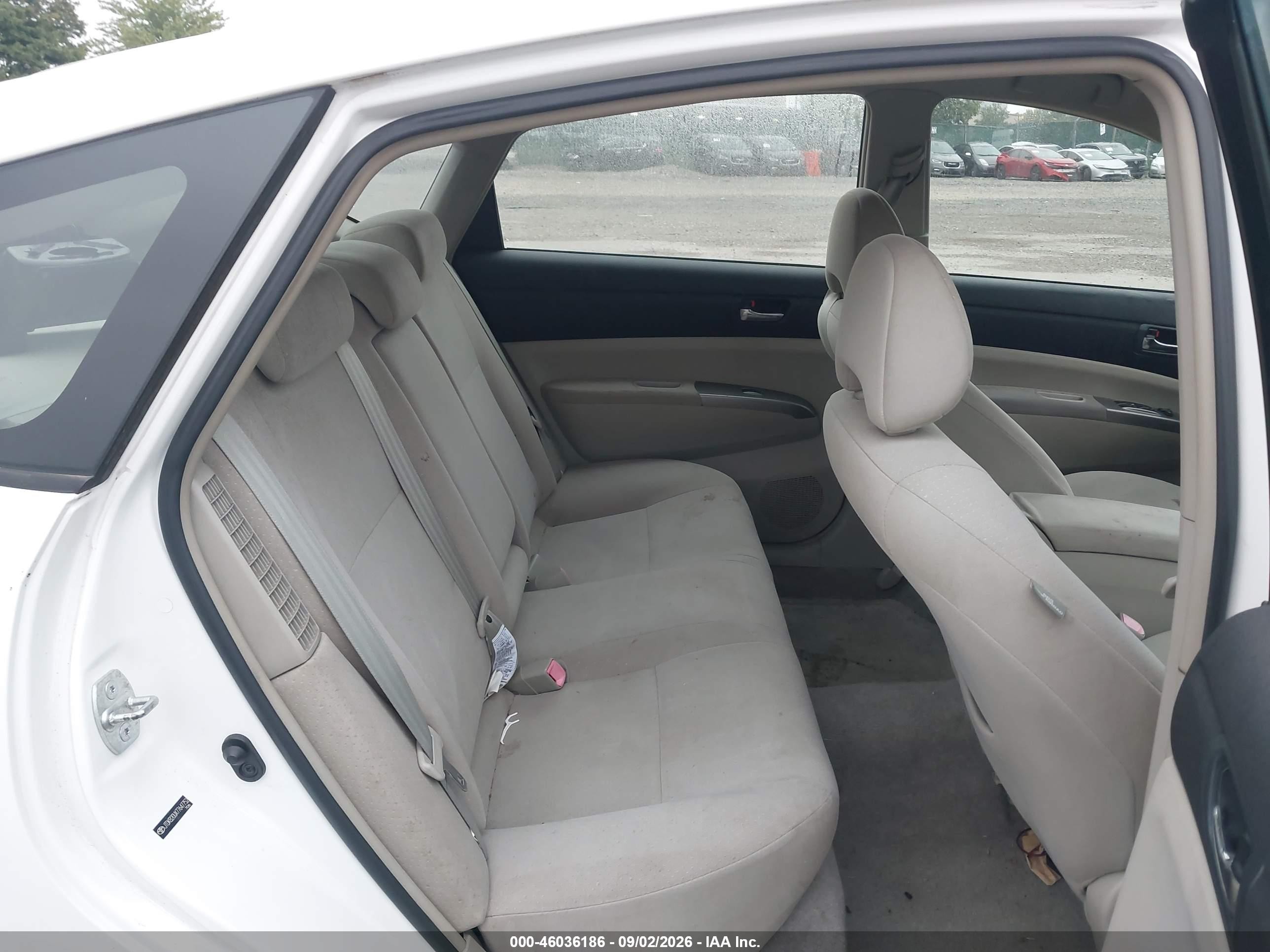 2007 Toyota Prius   White vin: JTDKB20UX77647752