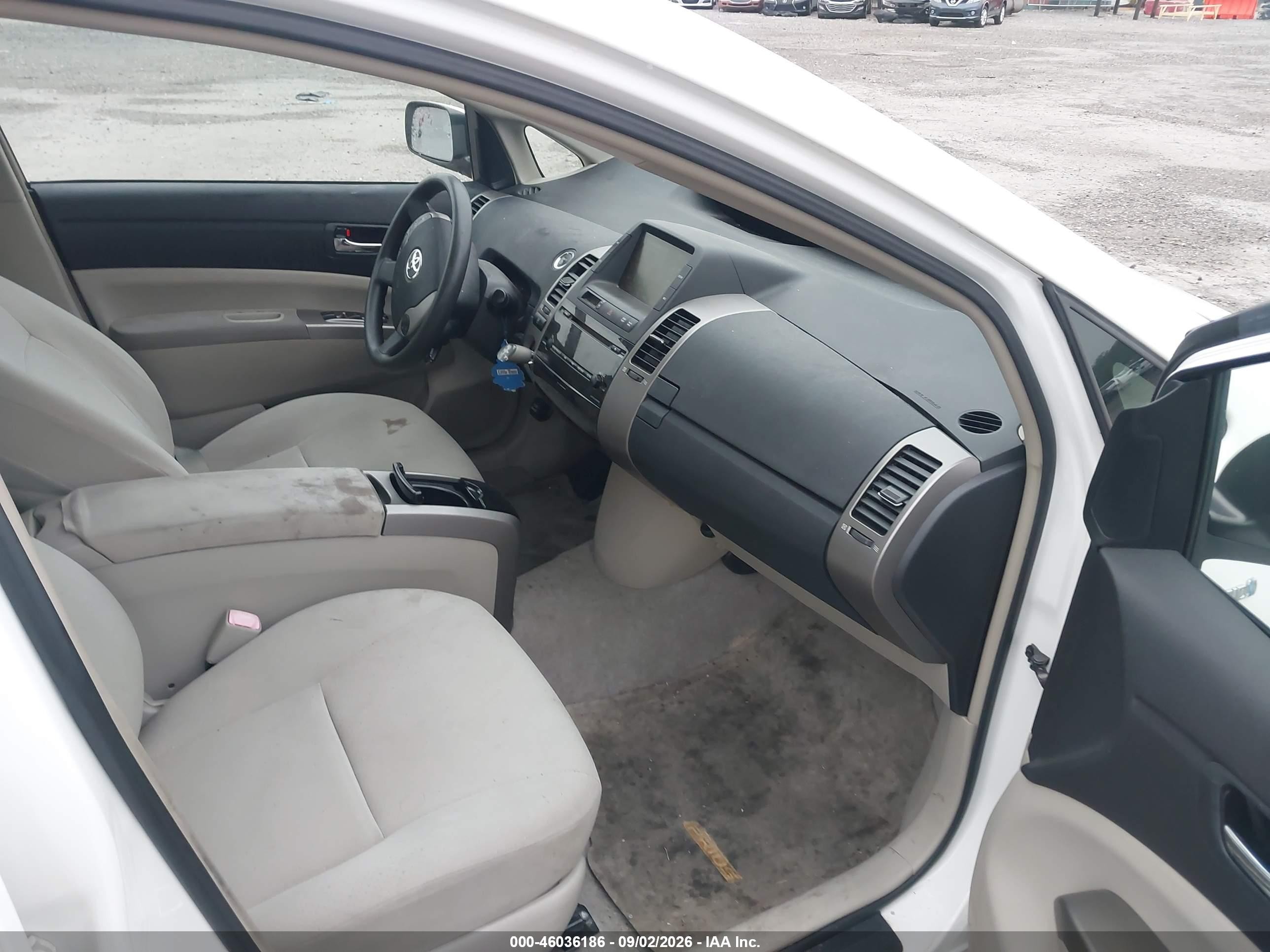 2007 Toyota Prius   White vin: JTDKB20UX77647752