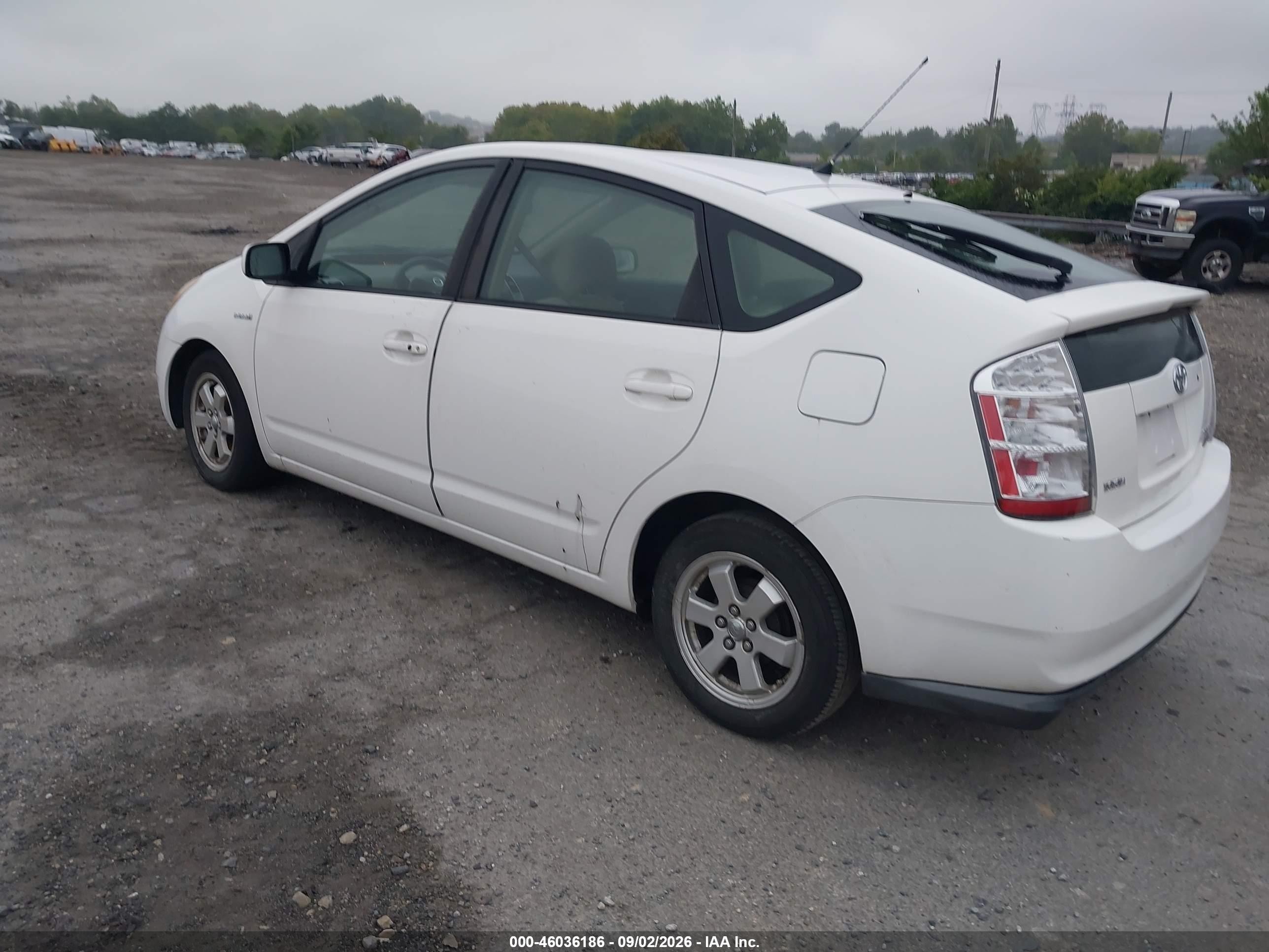 2007 Toyota Prius   White vin: JTDKB20UX77647752