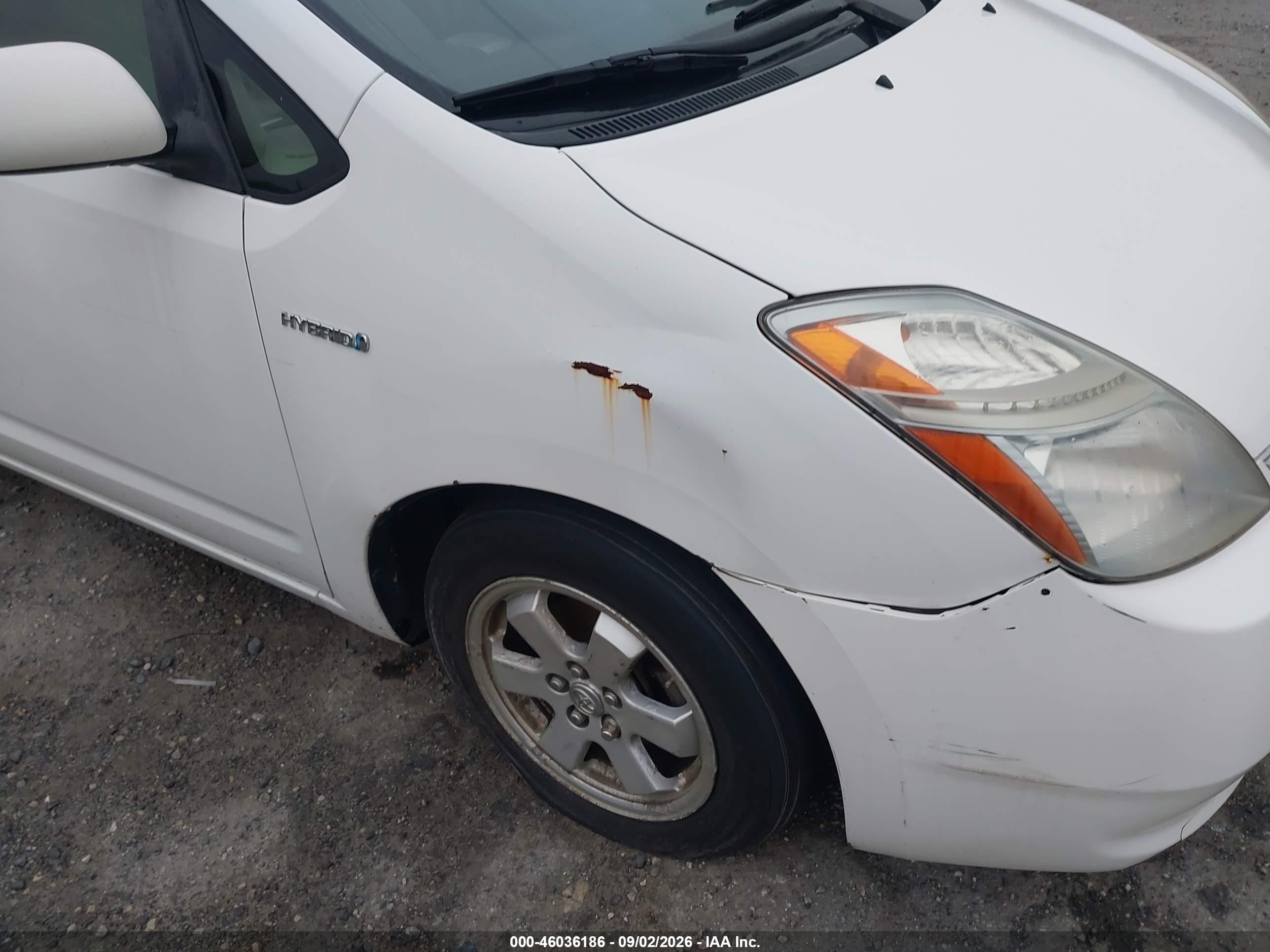 2007 Toyota Prius   White vin: JTDKB20UX77647752