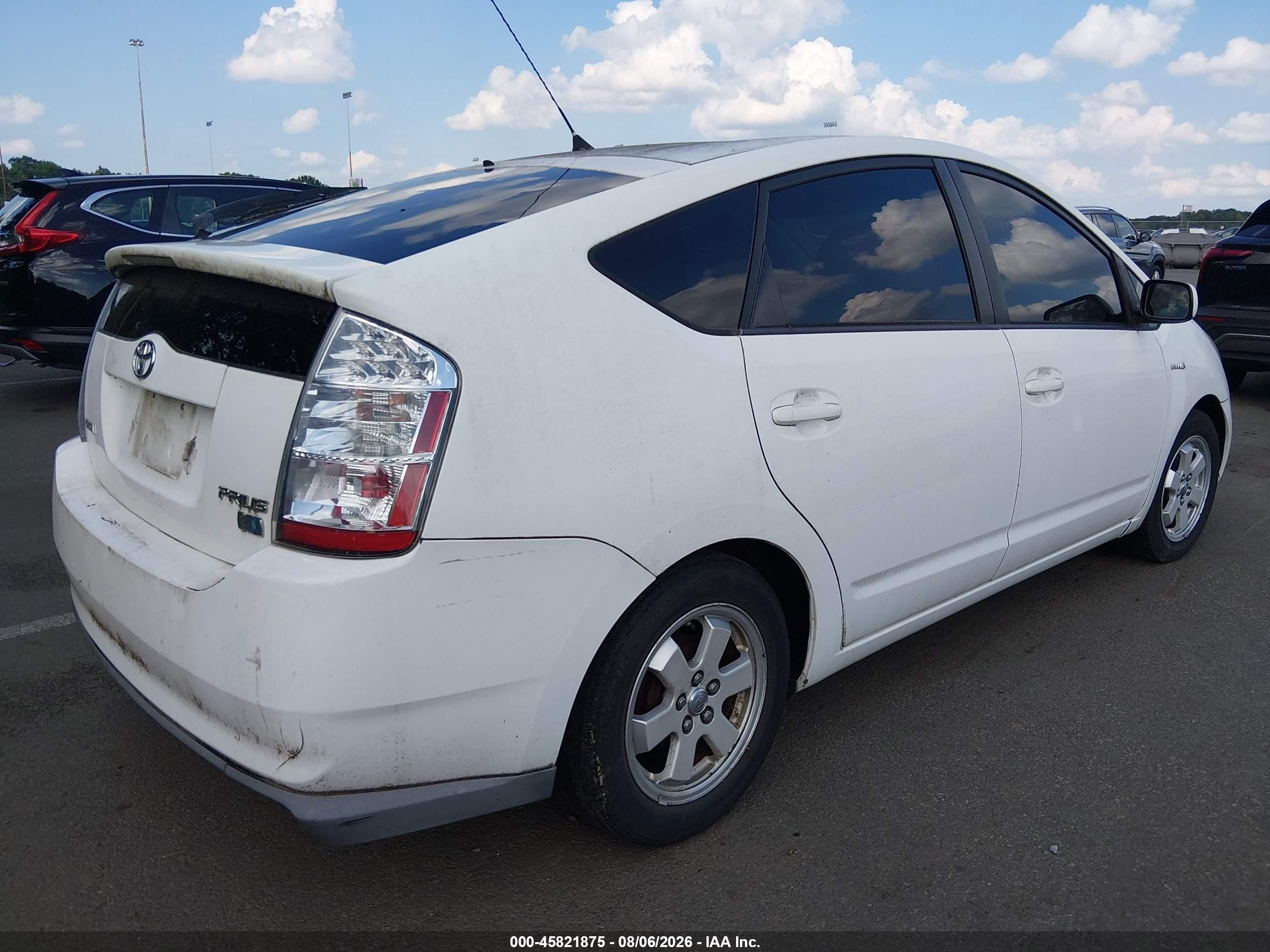 2007 Toyota Prius   White vin: JTDKB20UX77650666