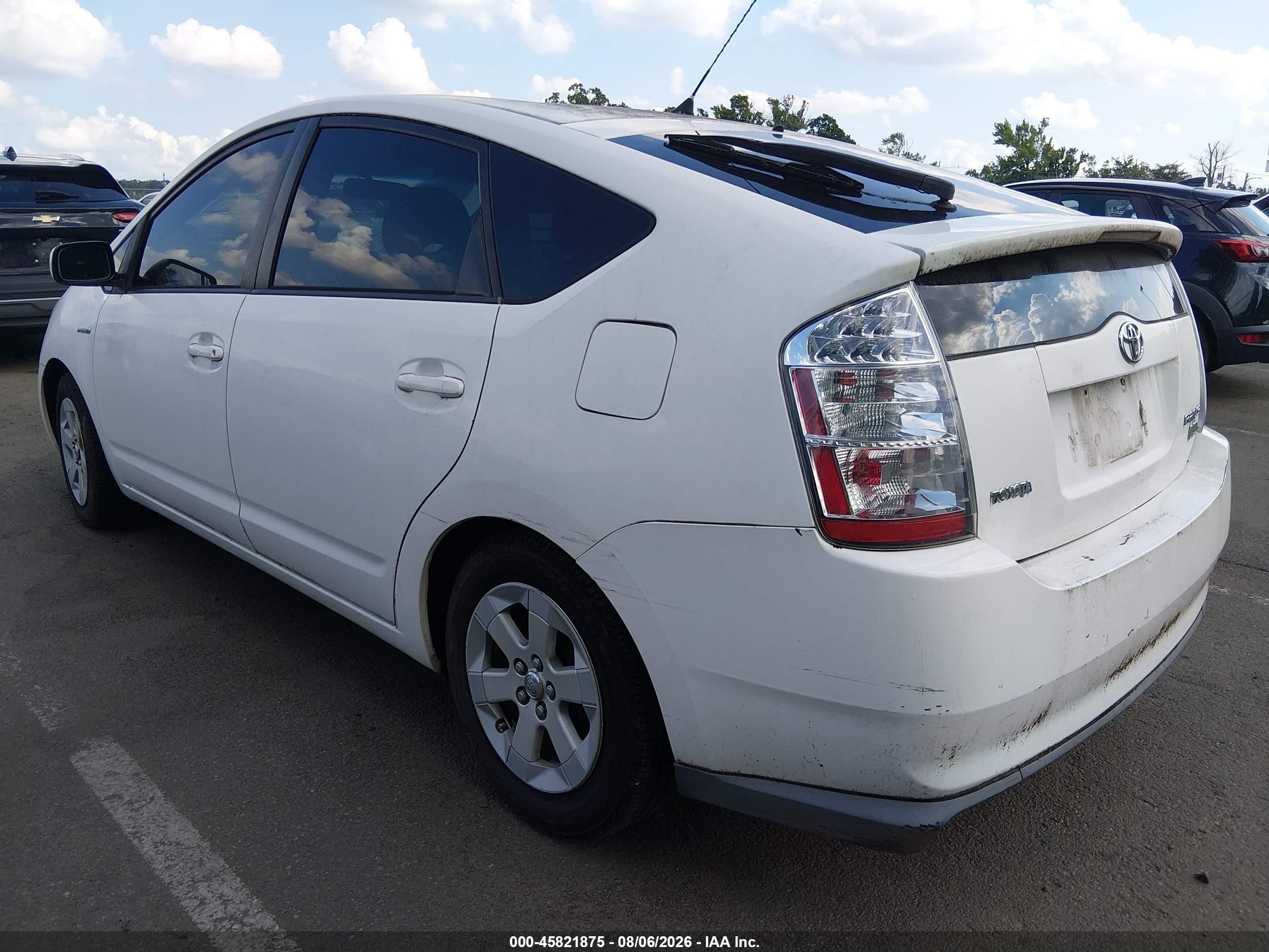 2007 Toyota Prius   White vin: JTDKB20UX77650666