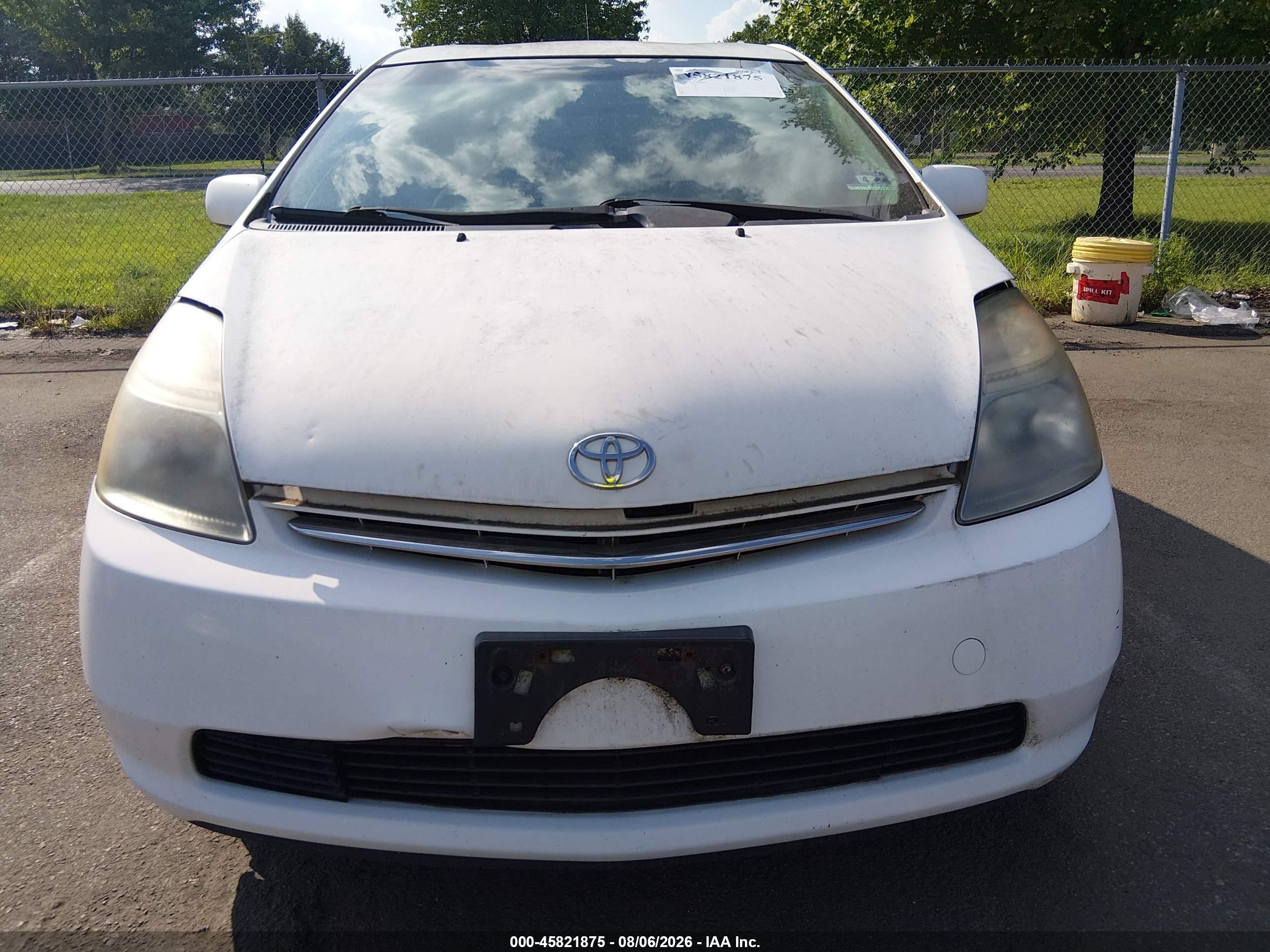 2007 Toyota Prius   White vin: JTDKB20UX77650666