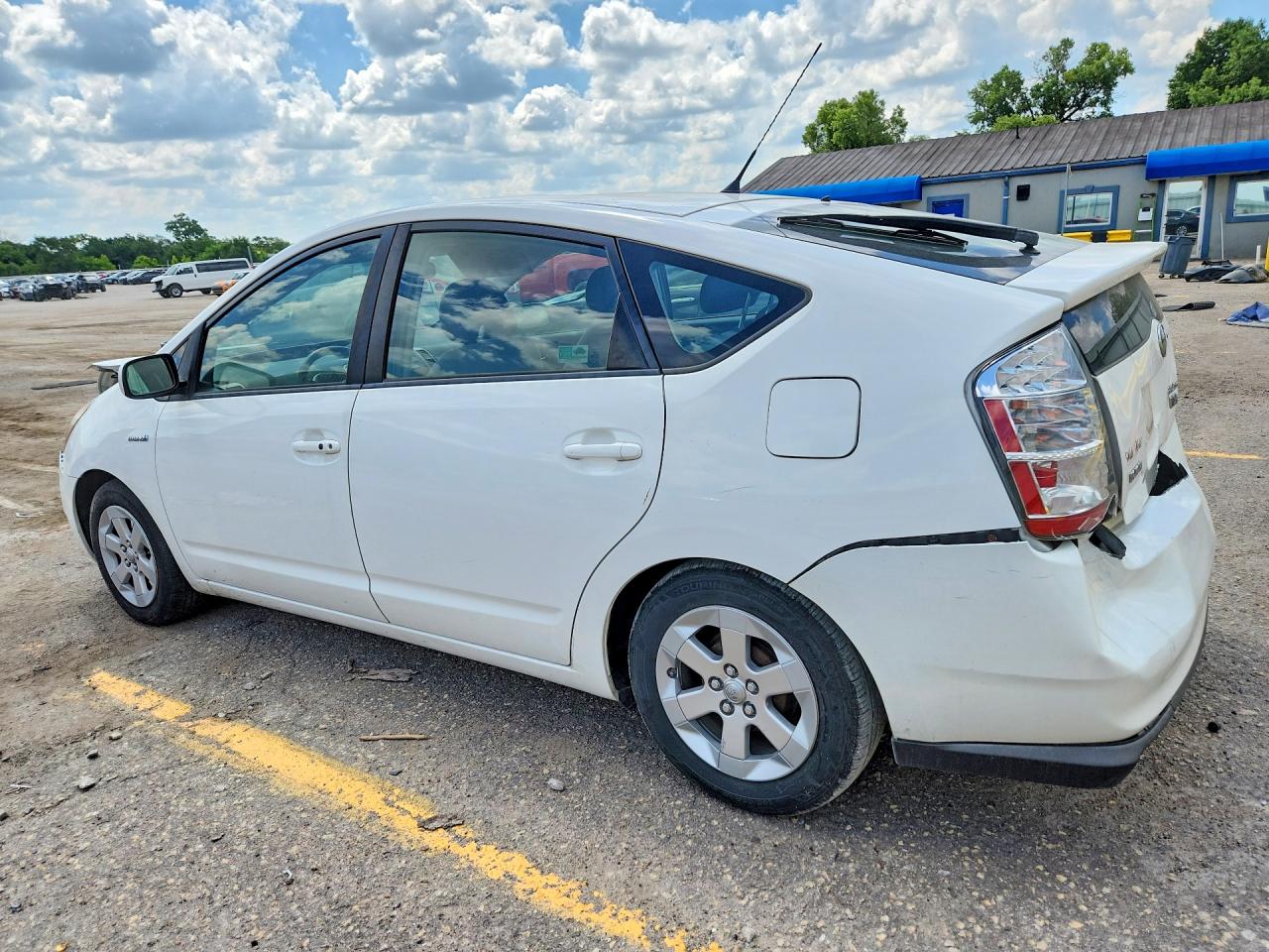 2008 Toyota Prius Base White vin: JTDKB20UX83459158