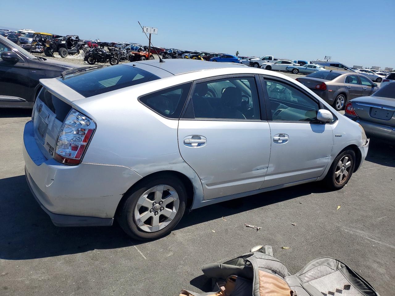 2008 Toyota Prius Base Silver vin: JTDKB20UX87697925