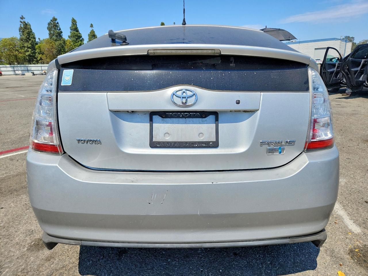 2008 Toyota Prius Base Silver vin: JTDKB20UX87772011