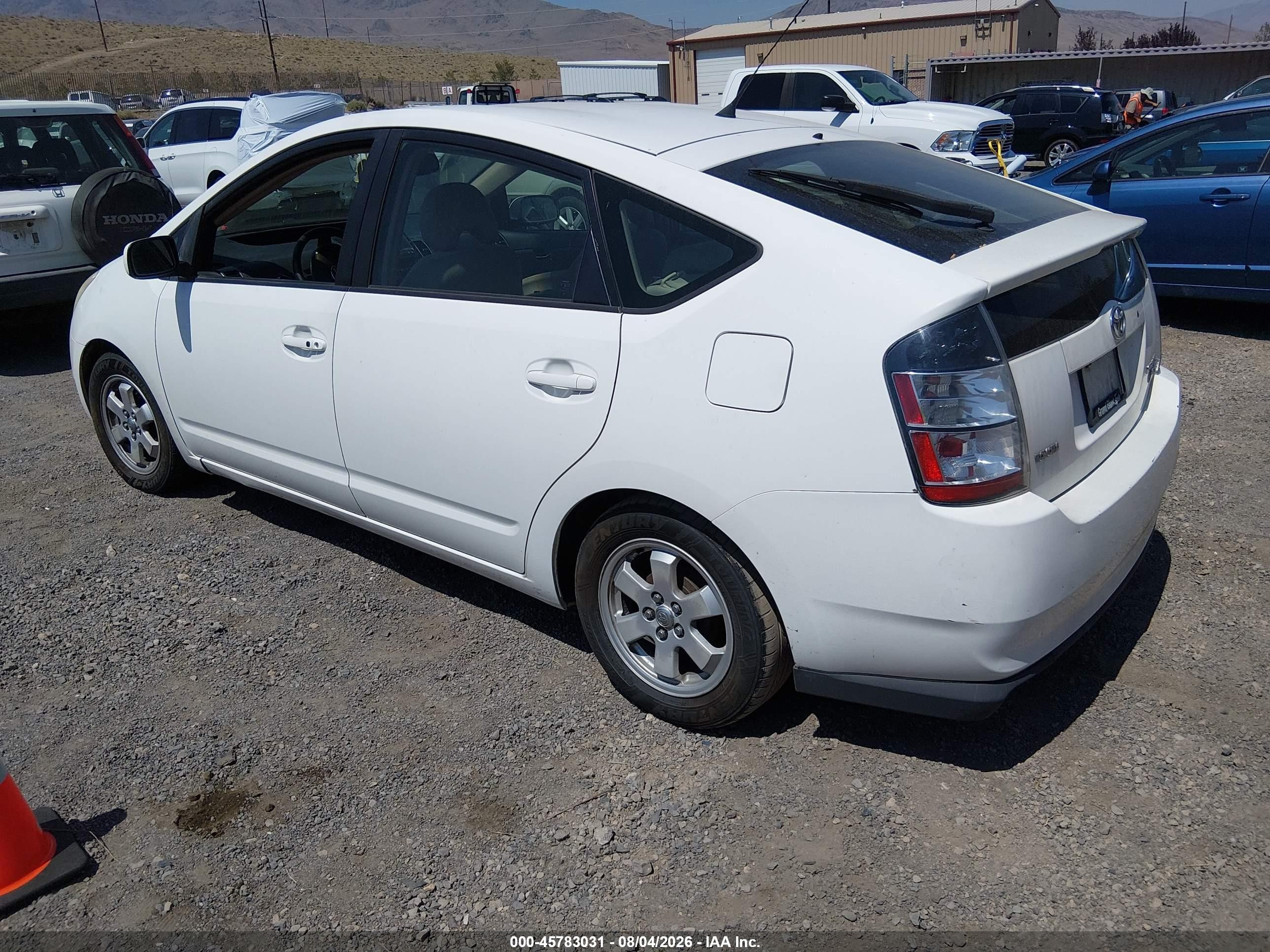 2004 Toyota Prius   White vin: JTDKB22U040003971