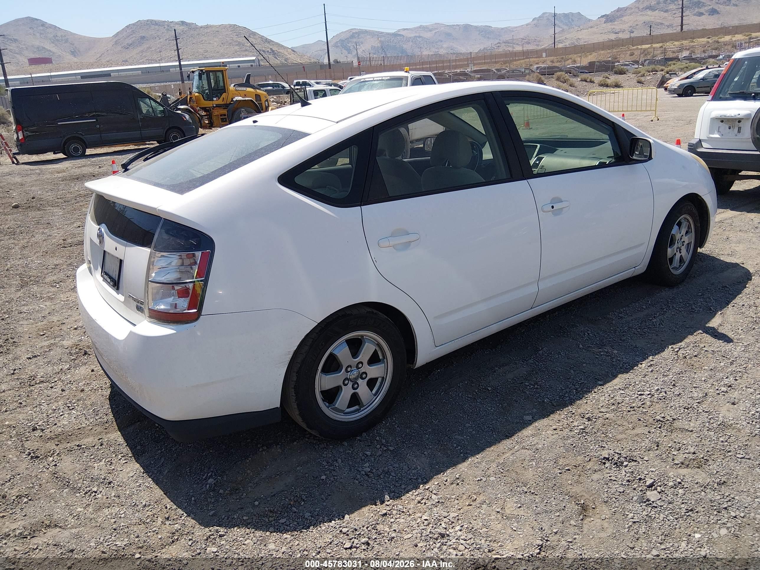 2004 Toyota Prius   White vin: JTDKB22U040003971