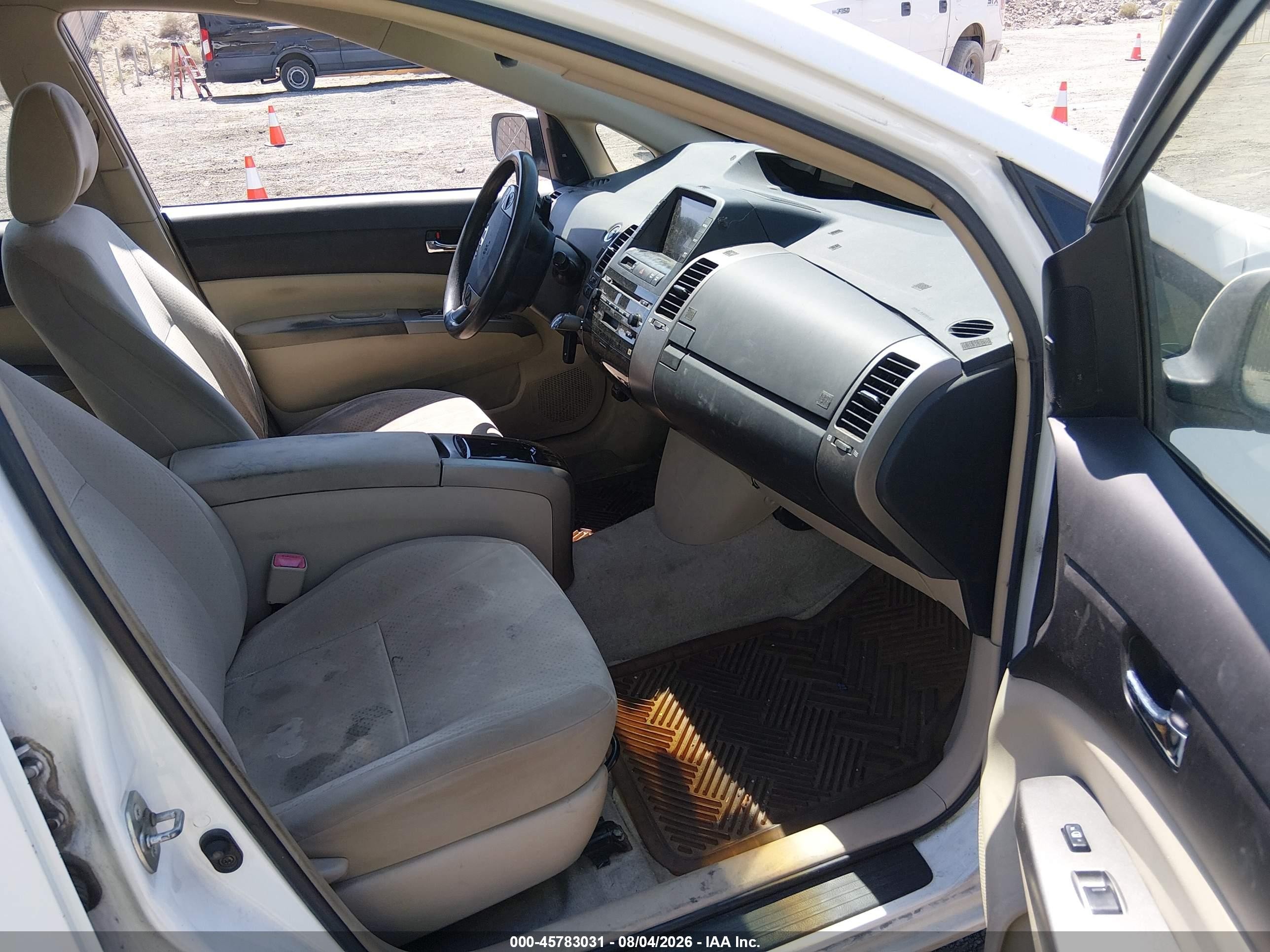 2004 Toyota Prius   White vin: JTDKB22U040003971