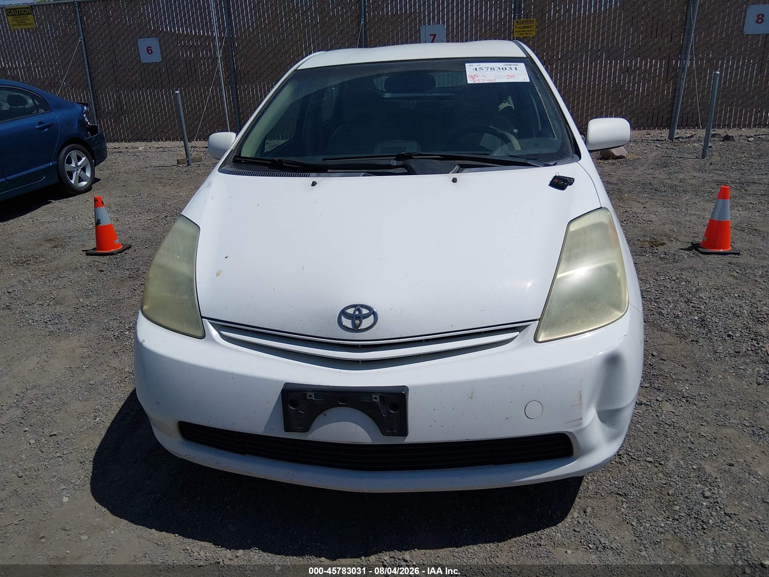 2004 Toyota Prius   White vin: JTDKB22U040003971