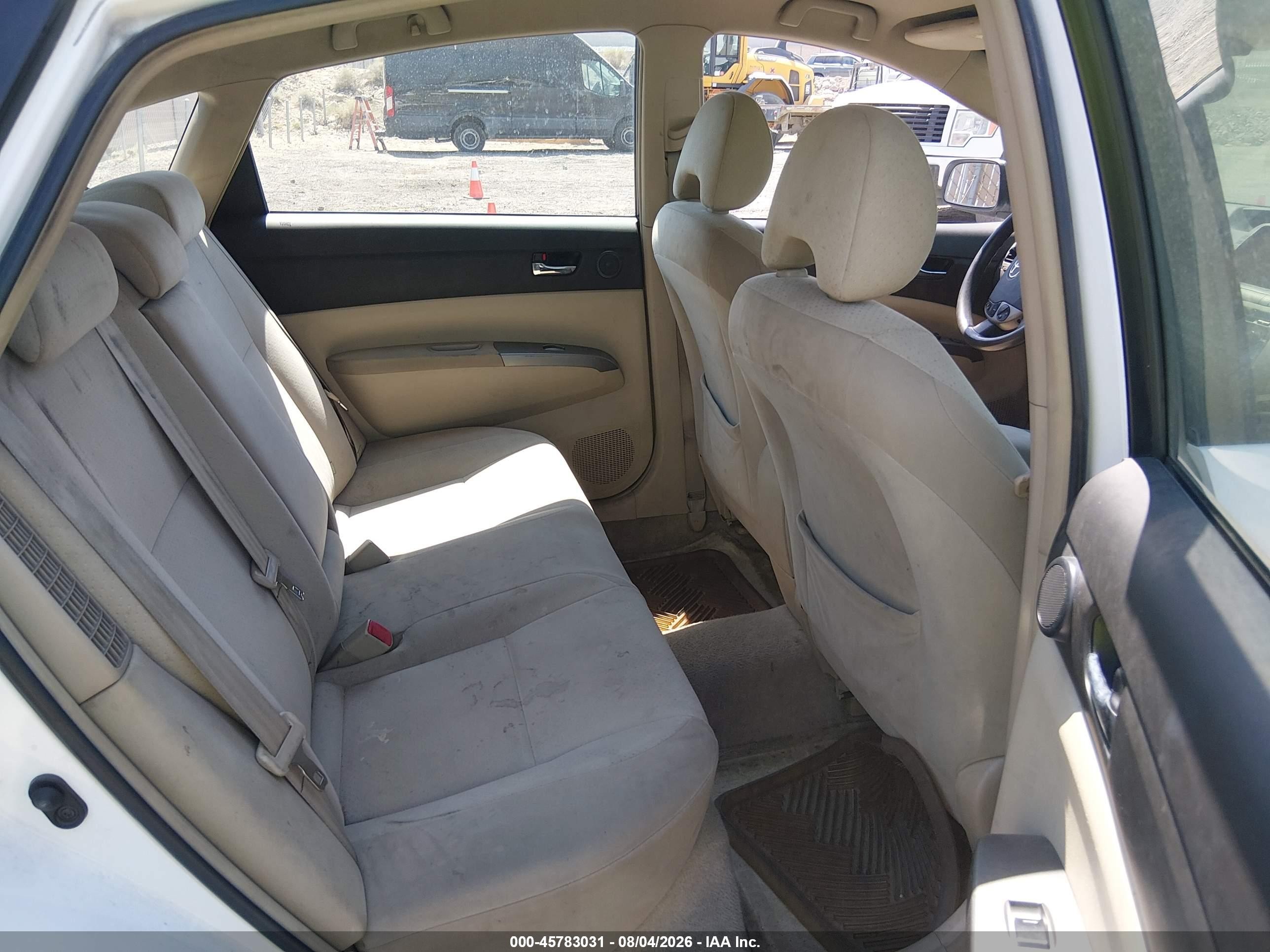 2004 Toyota Prius   White vin: JTDKB22U040003971