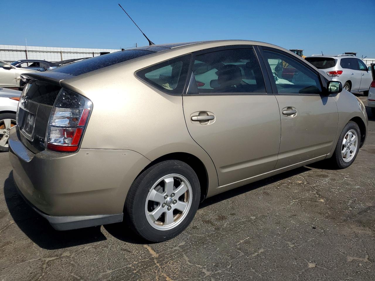 2004 Toyota Prius Base Tan vin: JTDKB22U040027462