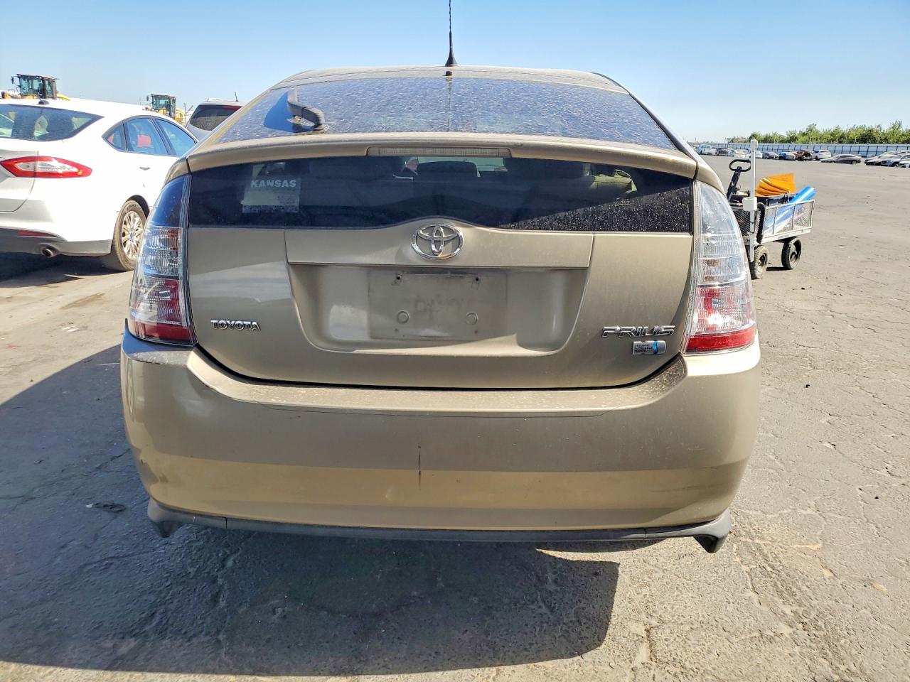 2004 Toyota Prius Base Tan vin: JTDKB22U040027462
