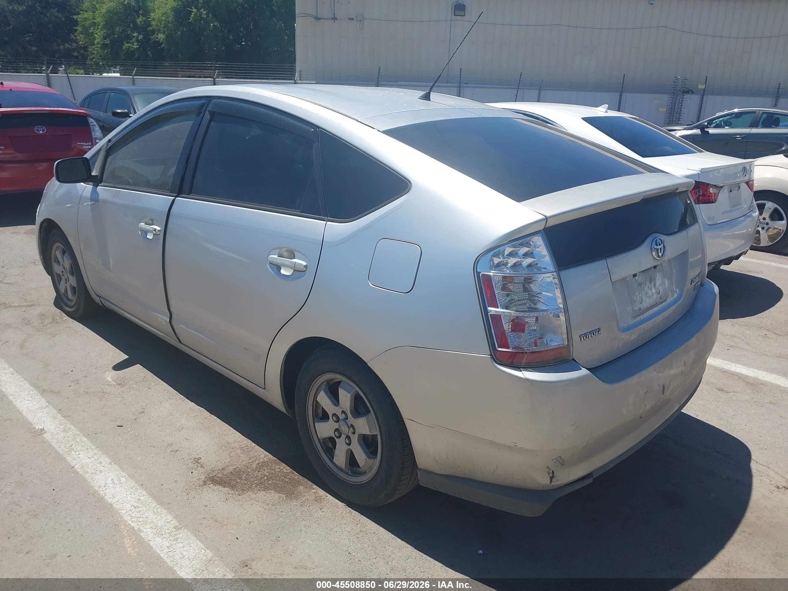 2004 Toyota Prius Silver vin: JTDKB22U040070246