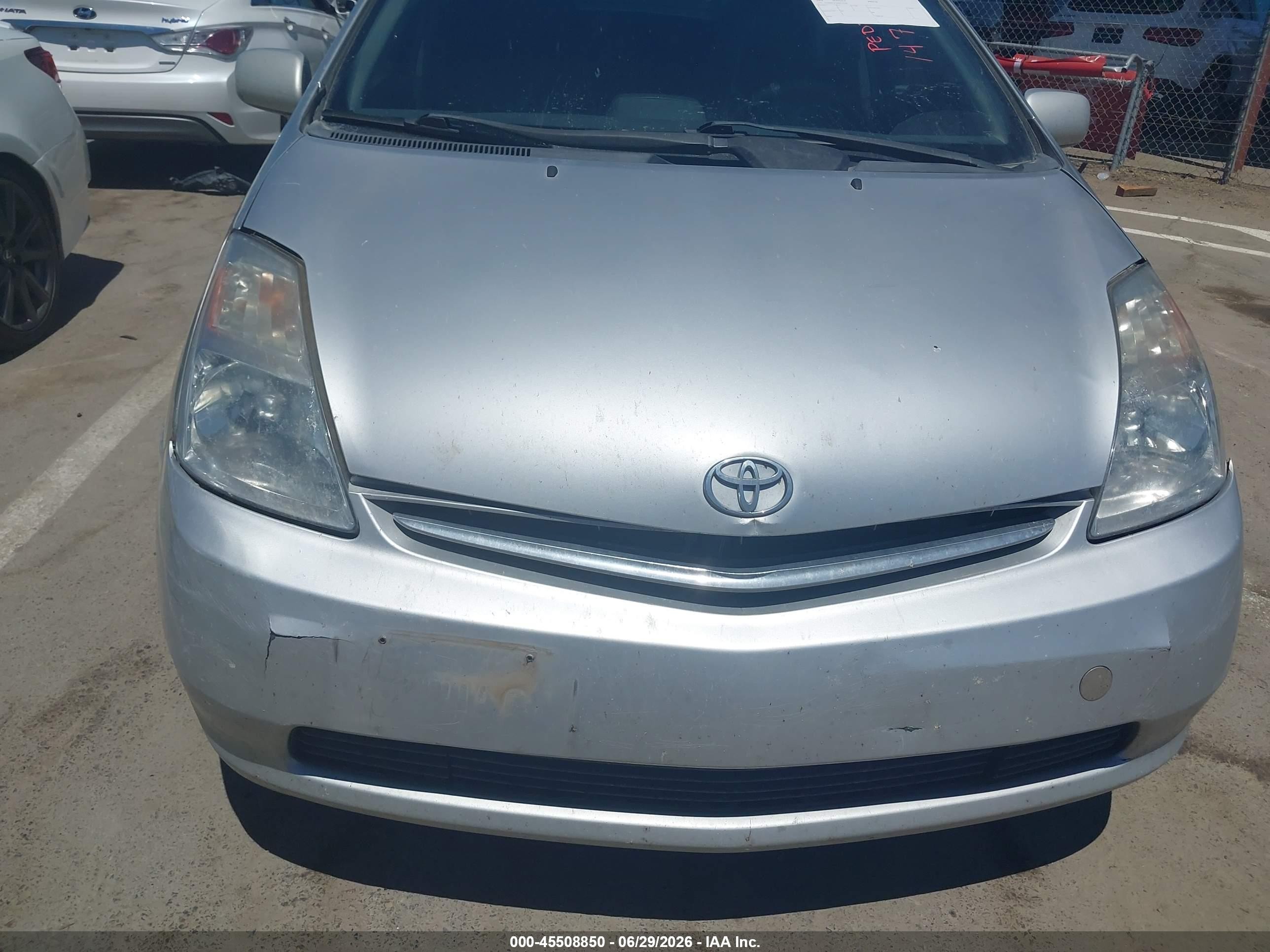 2004 Toyota Prius Silver vin: JTDKB22U040070246