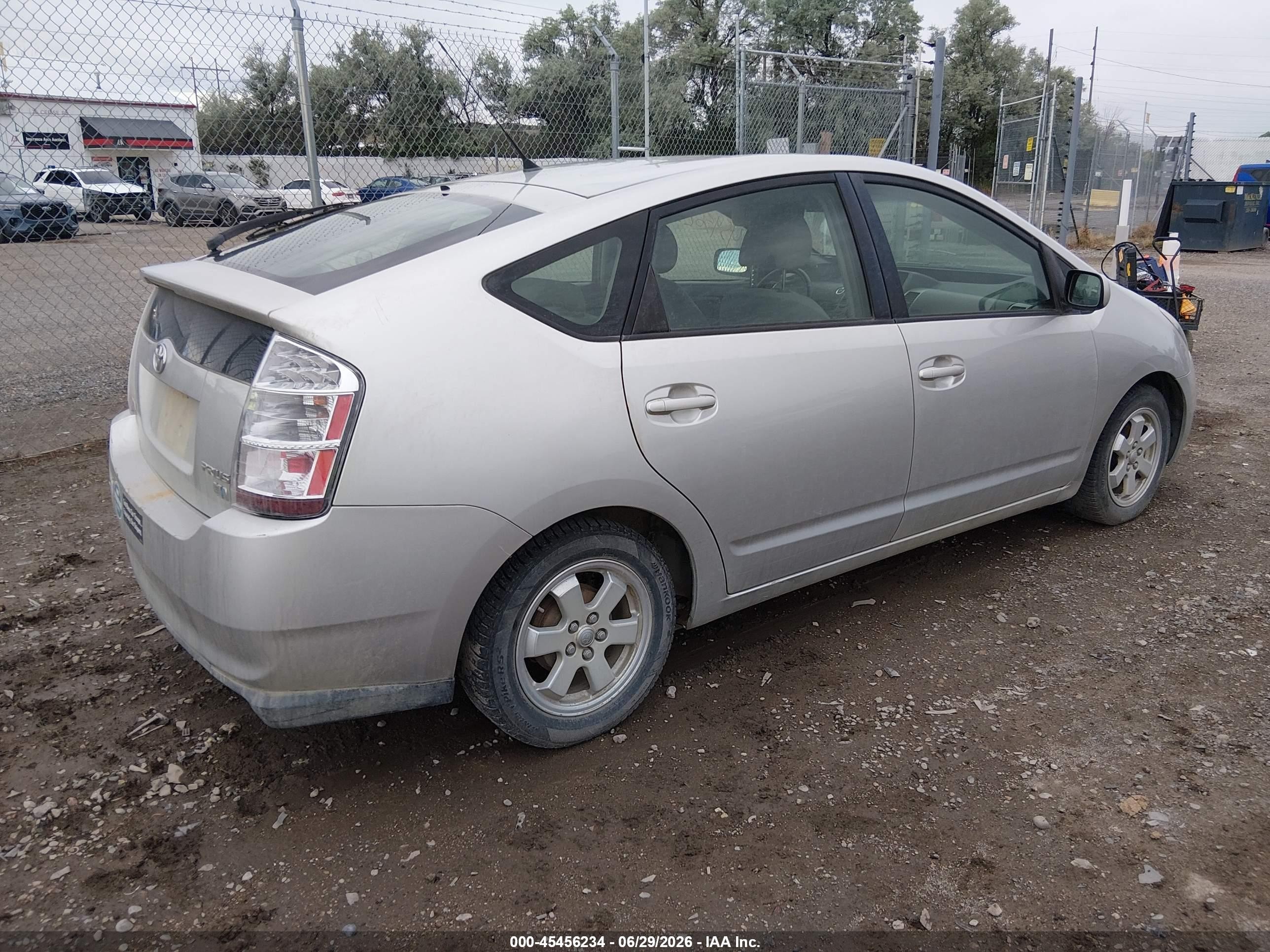 2005 Toyota Prius   Silver vin: JTDKB22U150122730