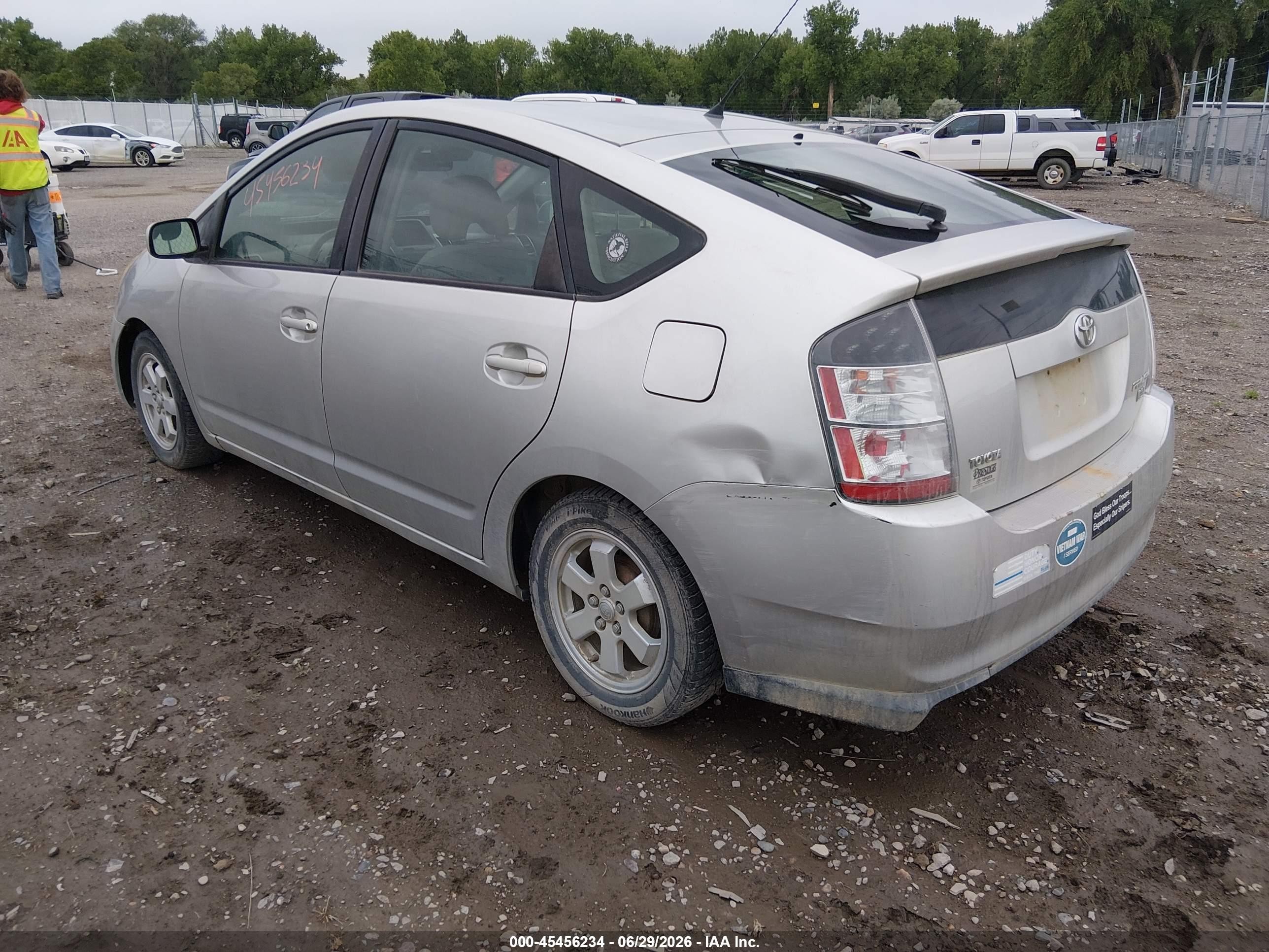 2005 Toyota Prius   Silver vin: JTDKB22U150122730