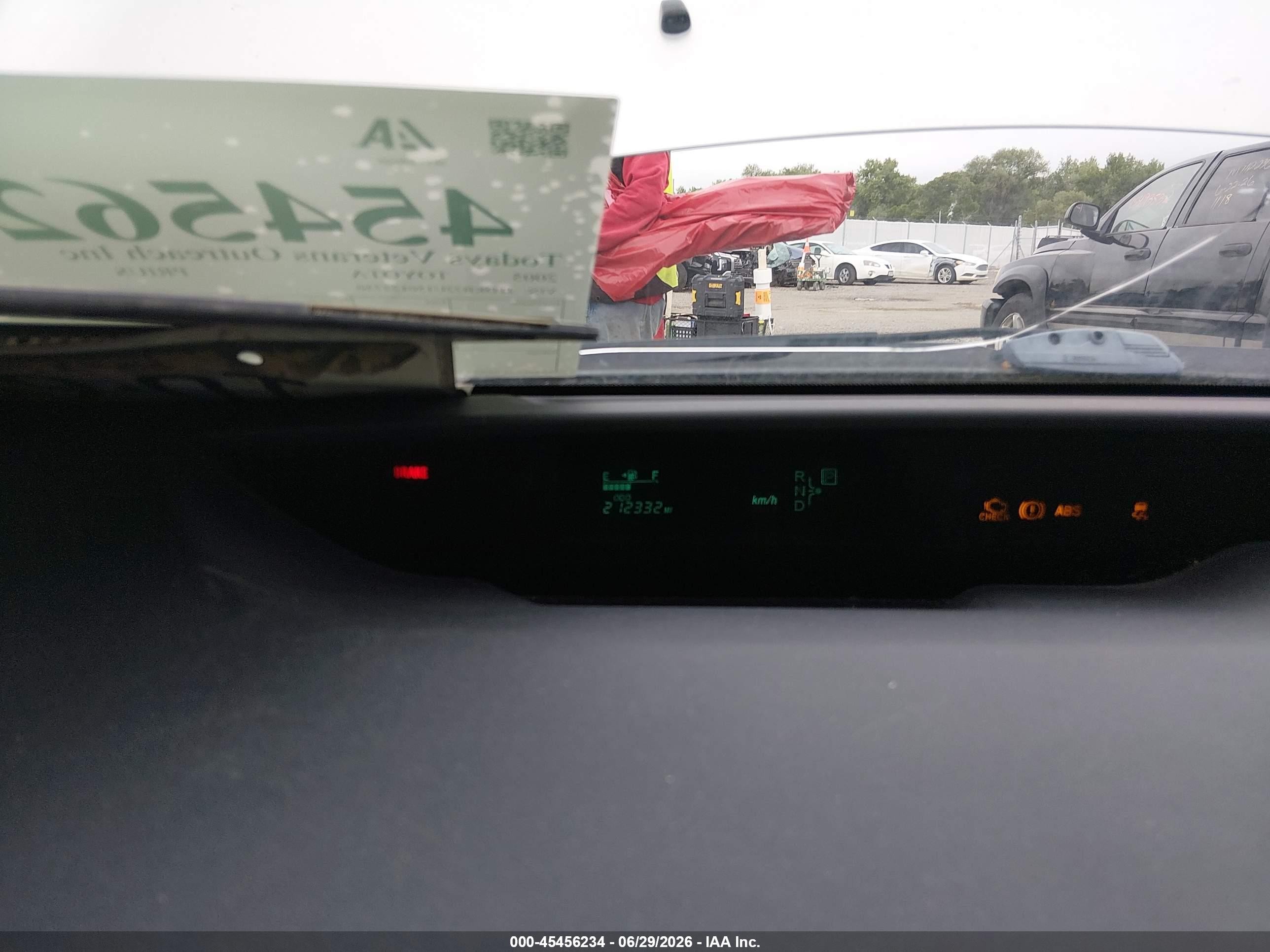 2005 Toyota Prius   Silver vin: JTDKB22U150122730