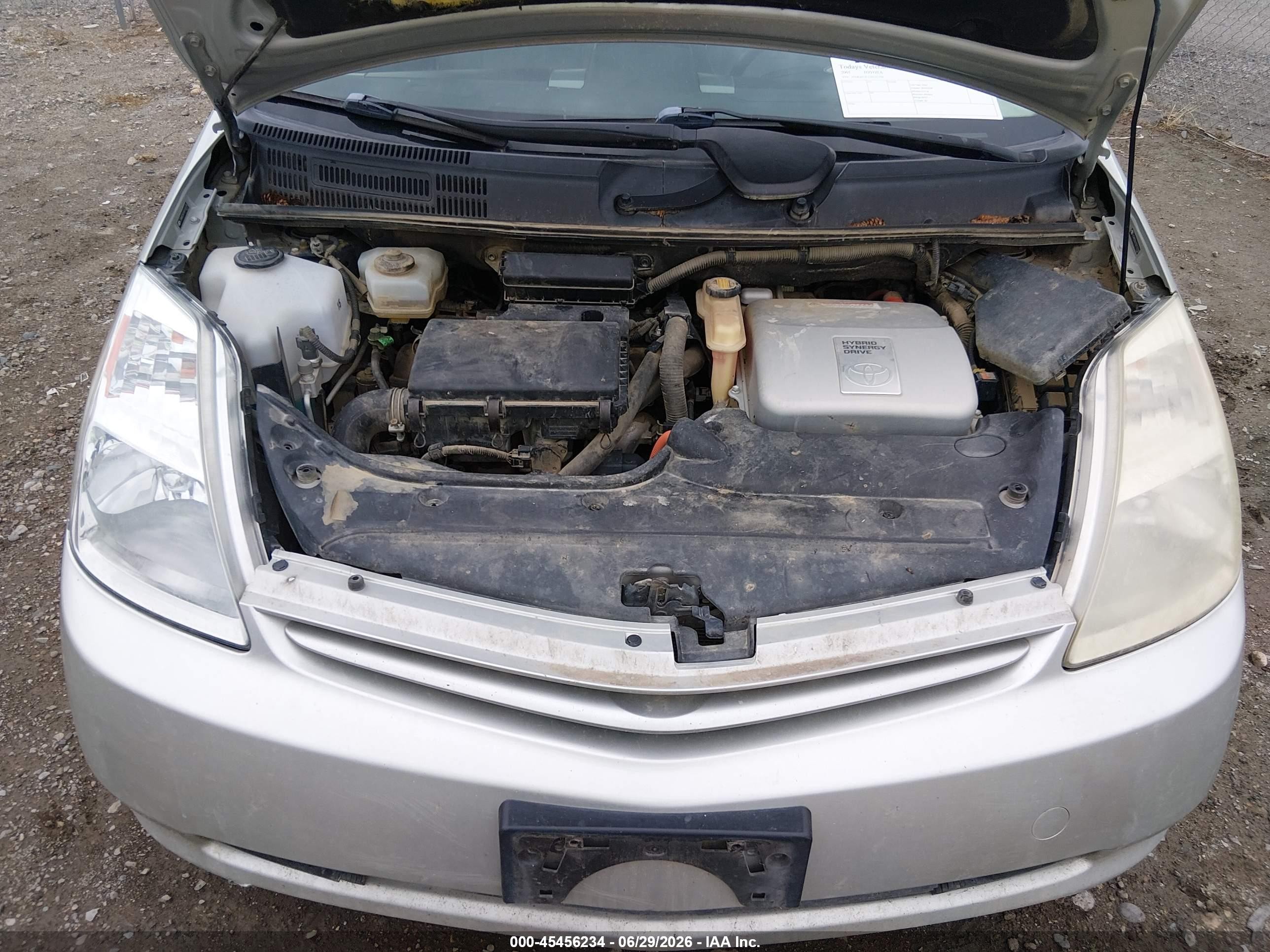 2005 Toyota Prius   Silver vin: JTDKB22U150122730