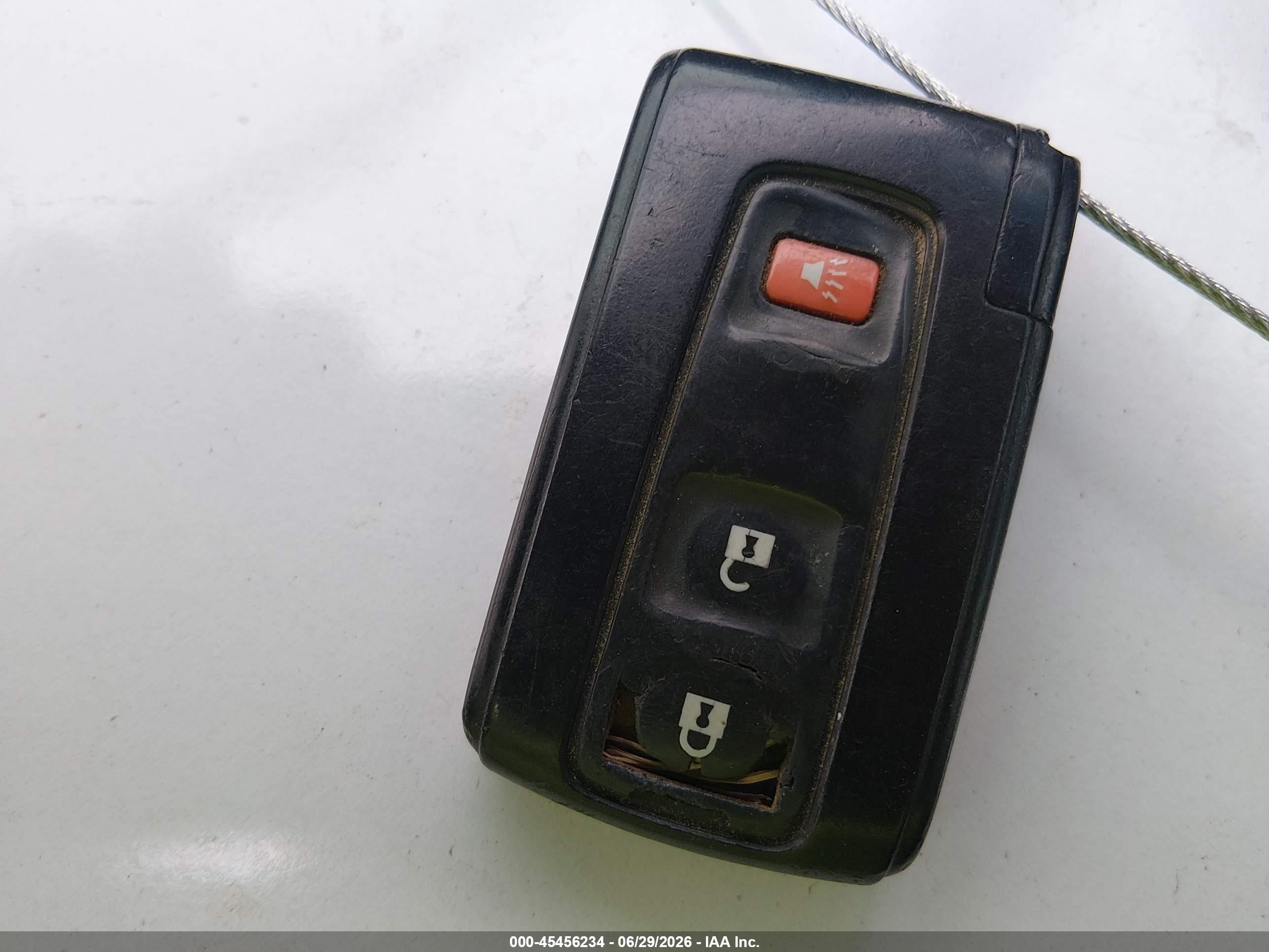 2005 Toyota Prius   Silver vin: JTDKB22U150122730