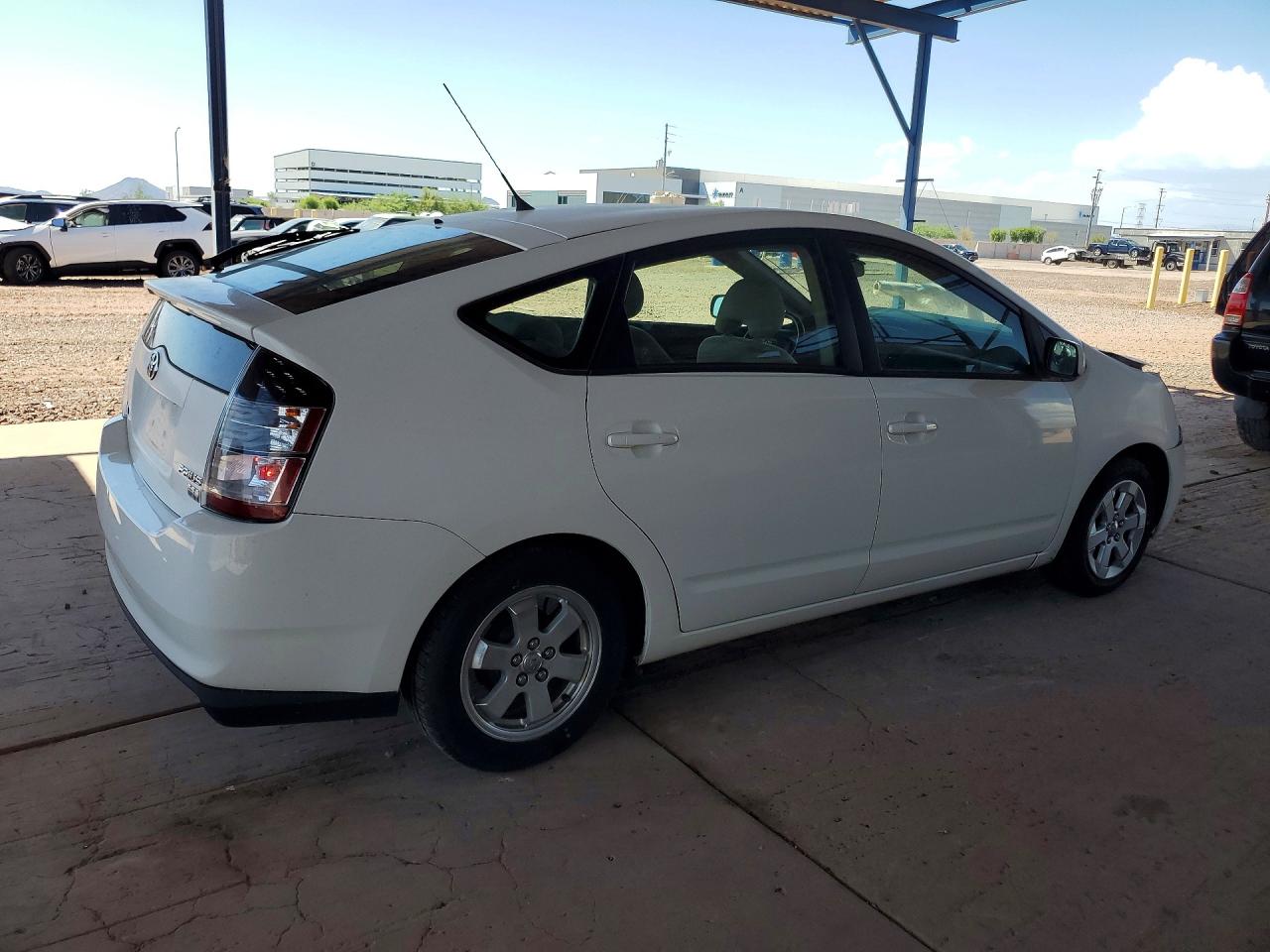 2005 Toyota Prius Base White vin: JTDKB22U153071728
